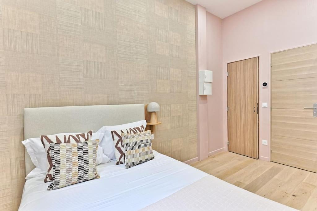 Petit Confortable & Tranquille 17eme Apartment Paris