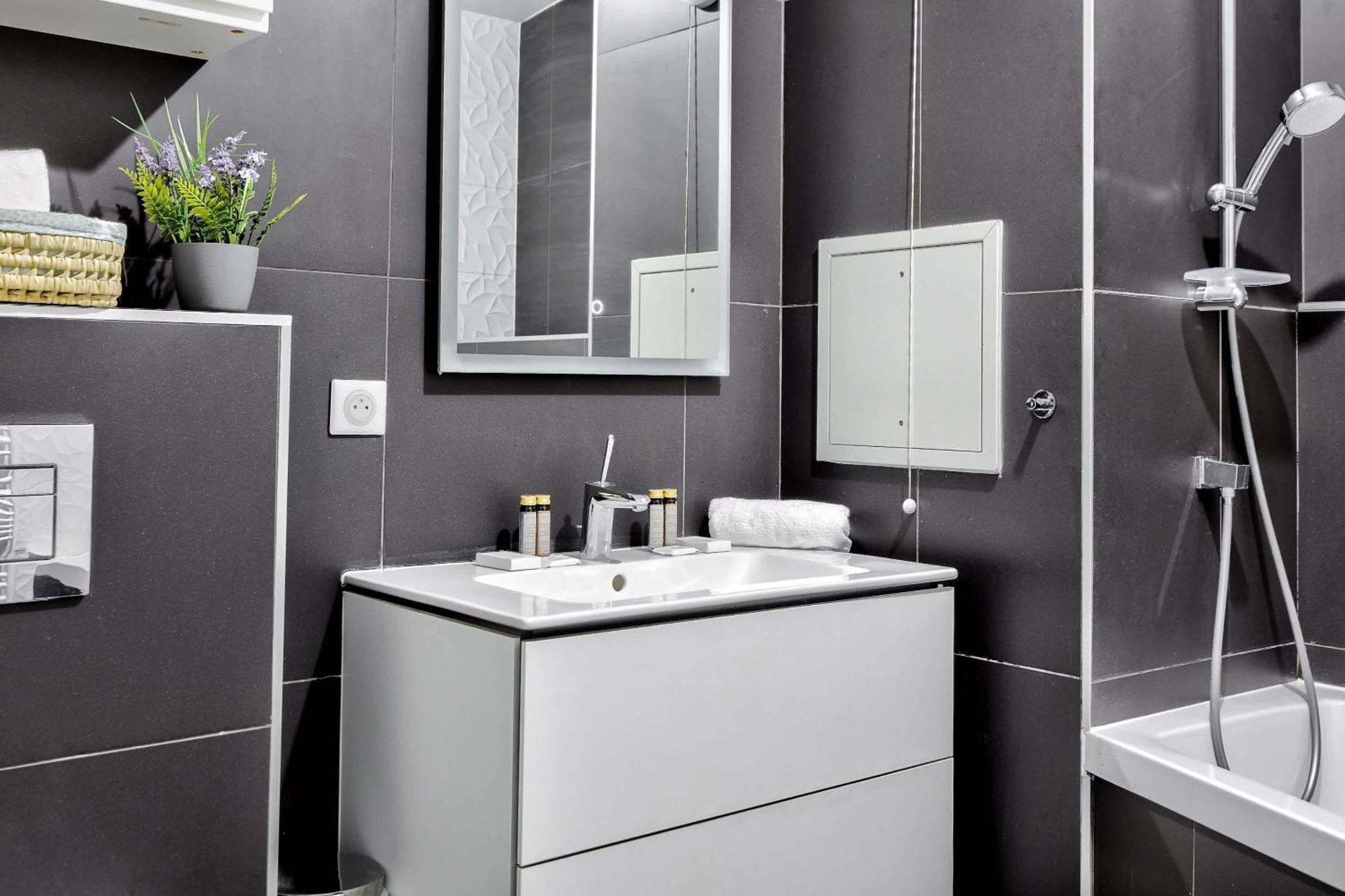 Confort Et Style Moderne A 2 Pas De La