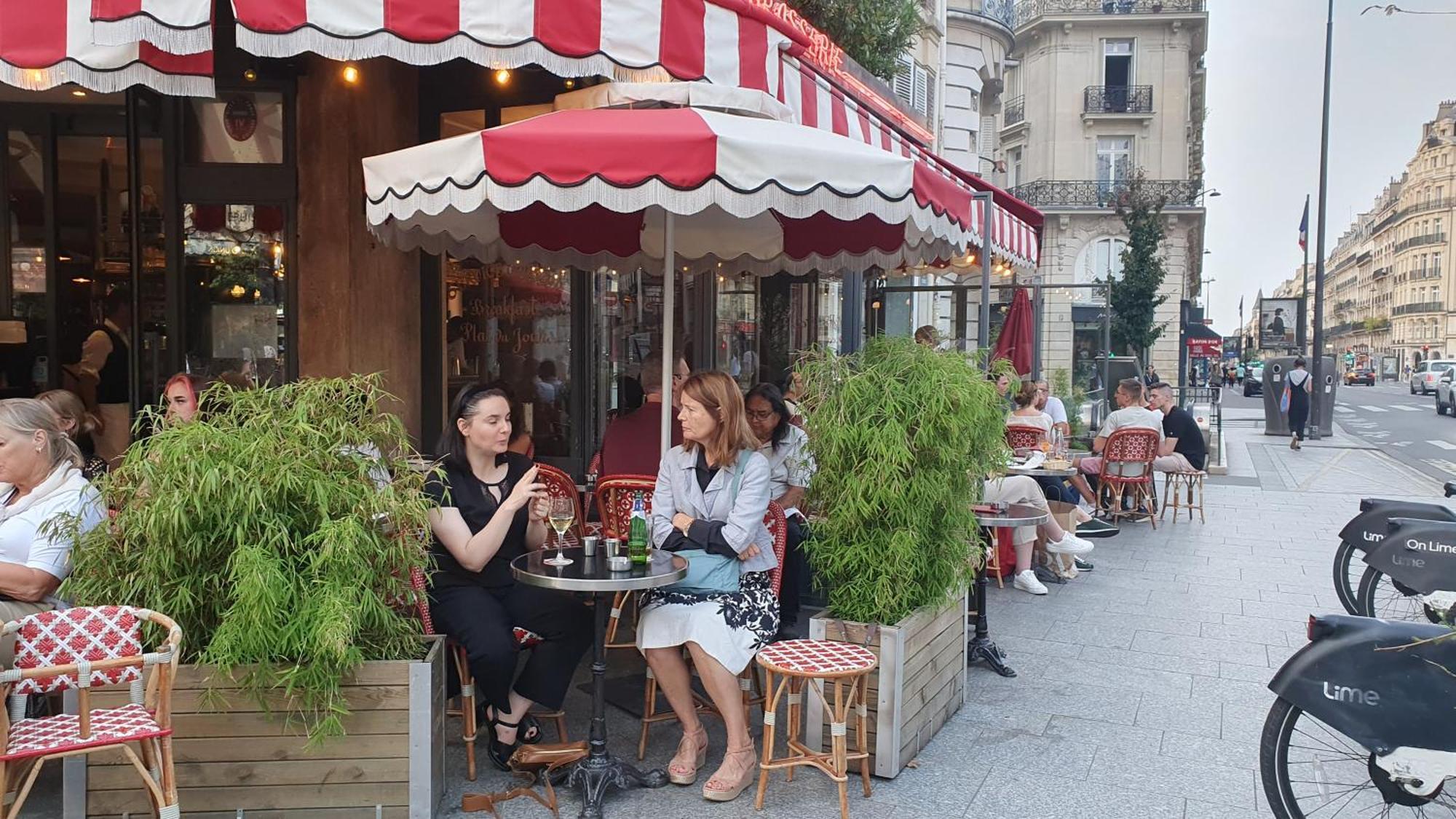 1 Minute Gare Montparnasse , Center , Front Metro,close To Eiffel Tour And Louvre Meusm *