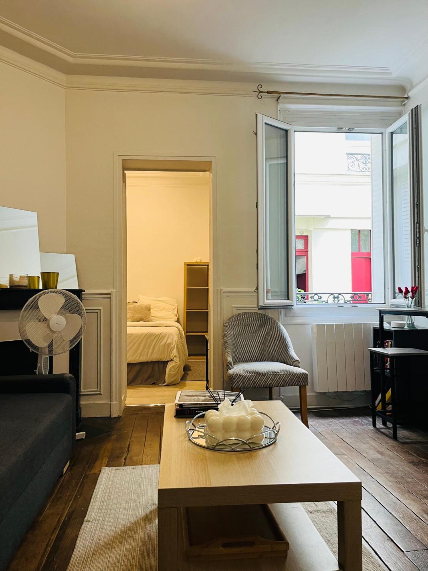 In Montmartre, Paris, Near Sacre-coeur Read Host Profile For Booking * Parigi