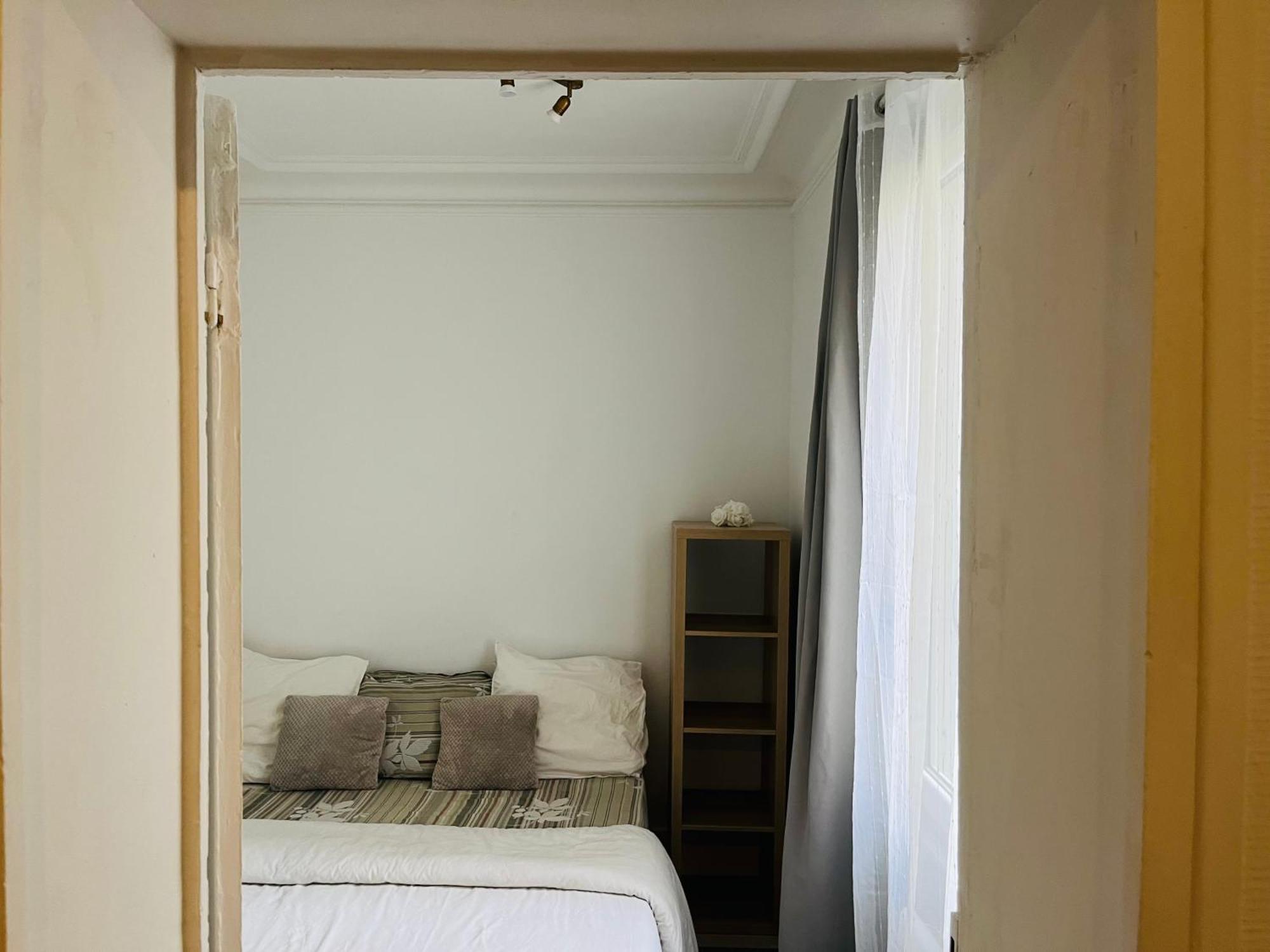 In Montmartre, Paris, Near Sacre-coeur Read Host Profile For Booking Alloggio in famiglia *