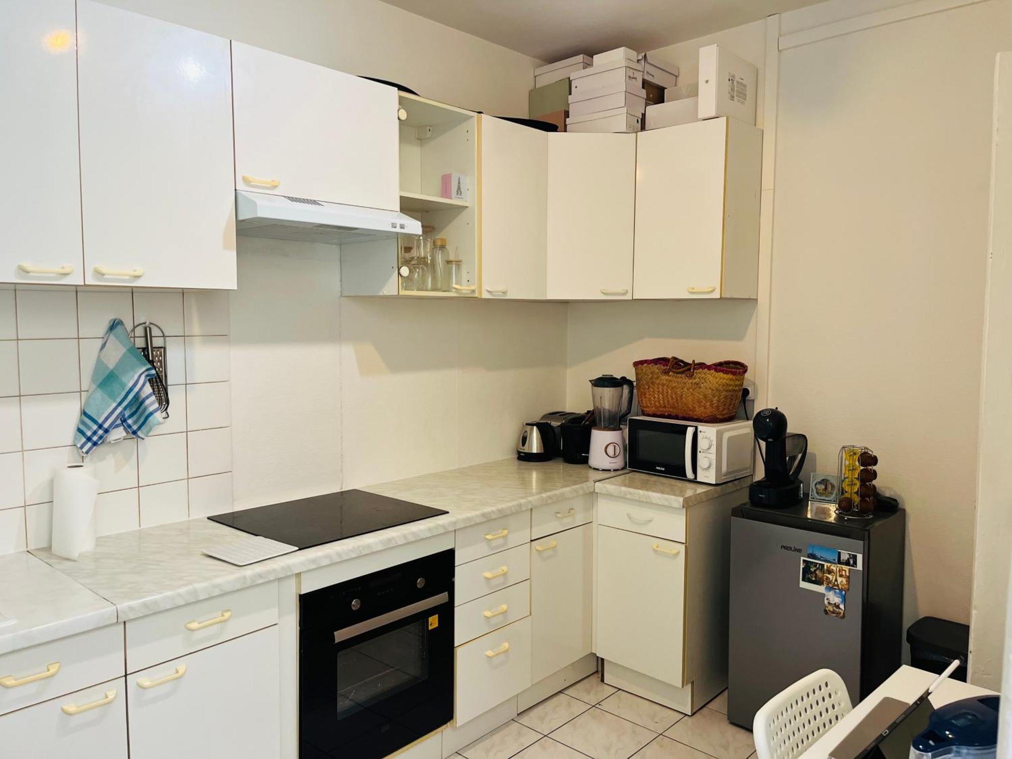 In Montmartre, Paris, Near Sacre-coeur Read Host Profile For Booking Parigi