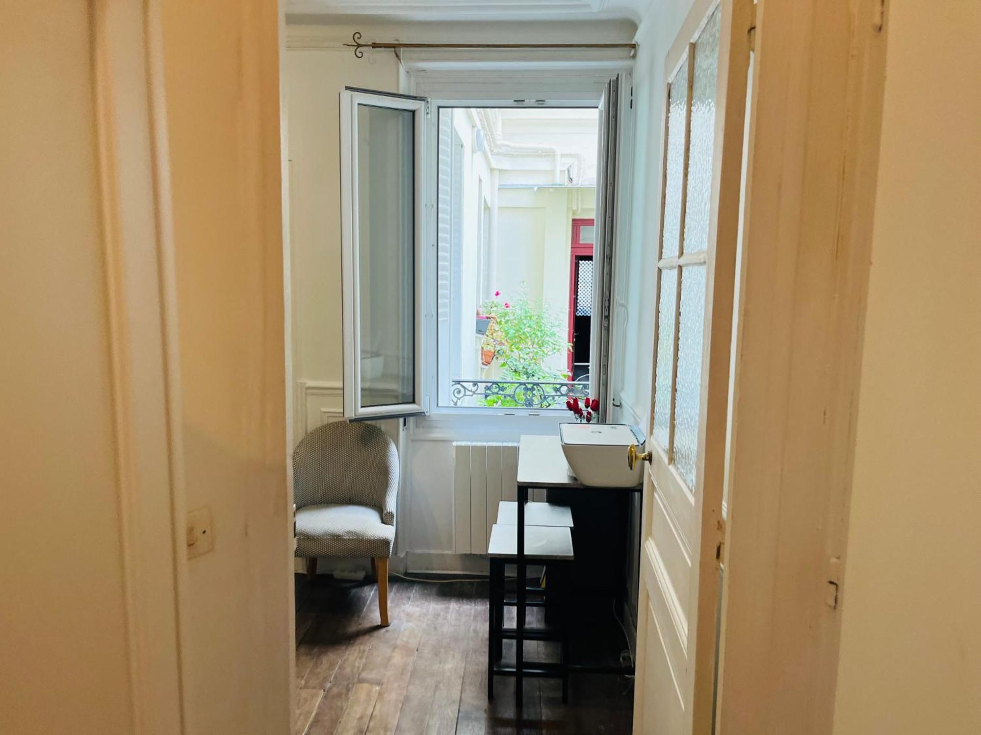 In Montmartre, Paris, Near Sacre-coeur Read Host Profile For Booking * Parigi