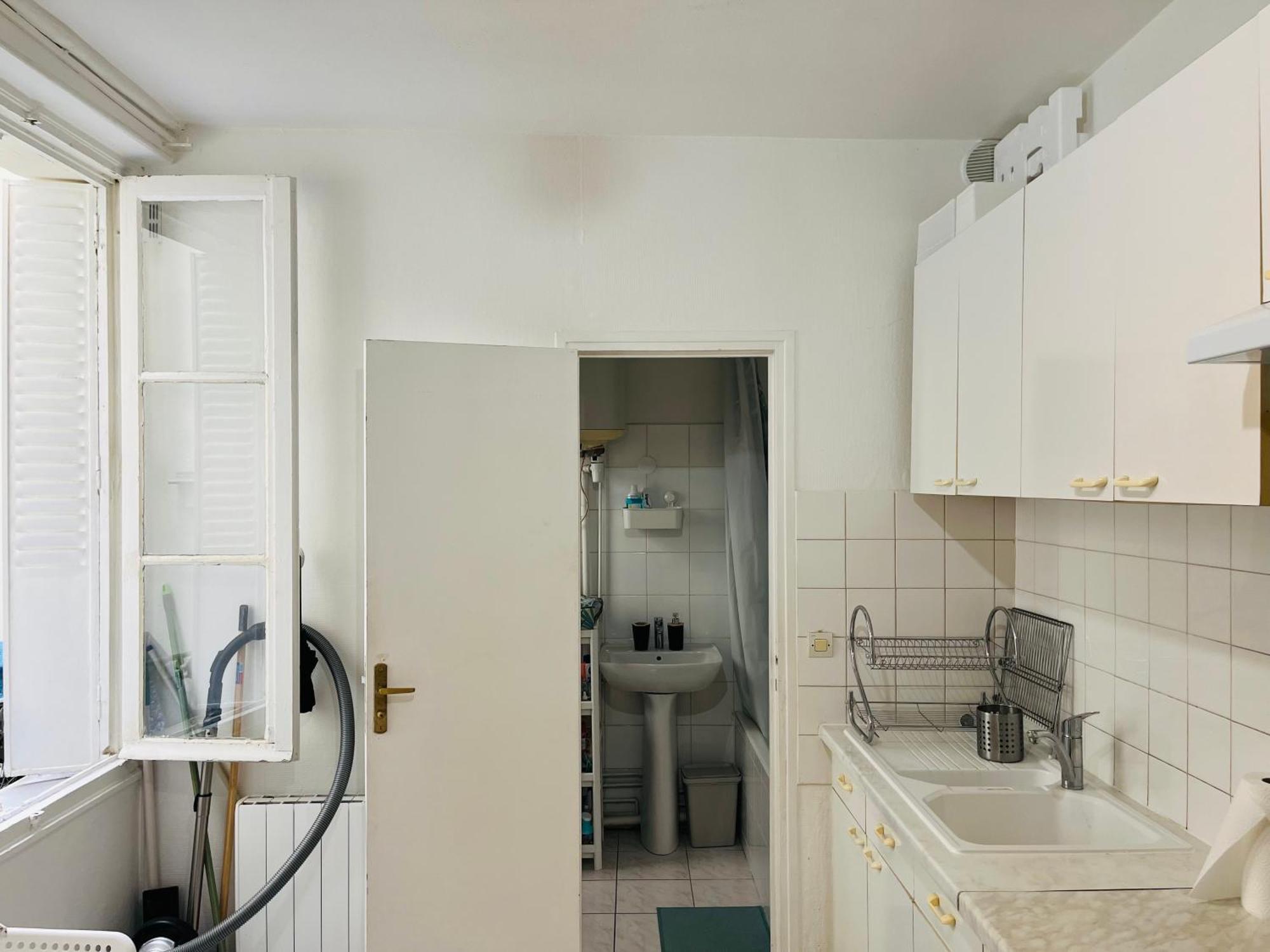In Montmartre, Paris, Near Sacre-coeur Read Host Profile For Booking * Parigi