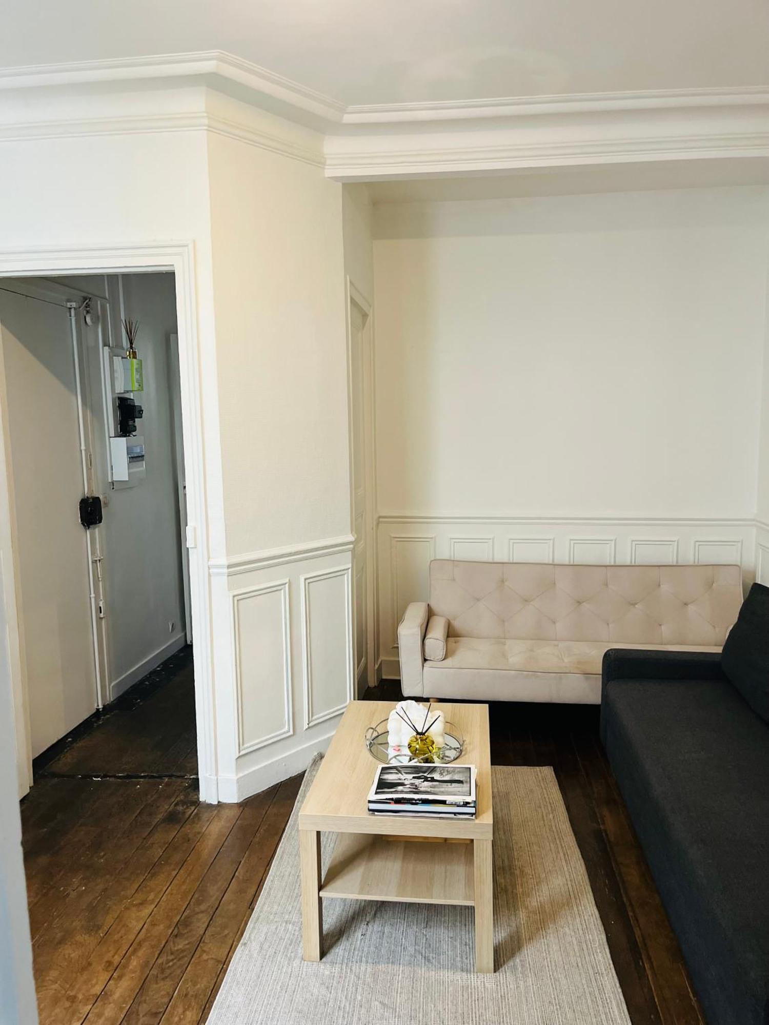 Alloggio in famiglia In Montmartre, Paris, Near Sacre-coeur Read Host Profile For Booking *