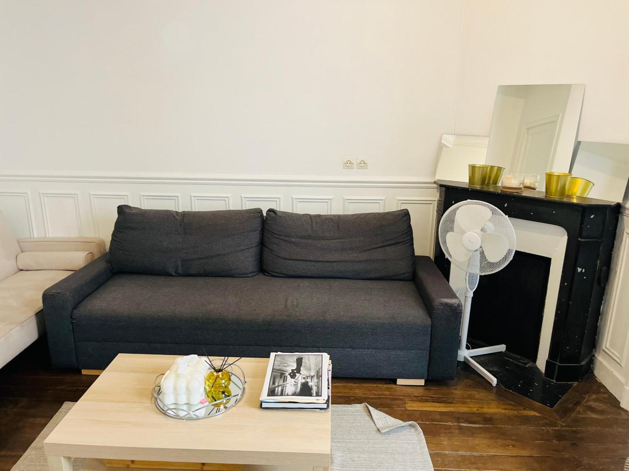 In Montmartre, Paris, Near Sacre-coeur Read Host Profile For Booking * Parigi