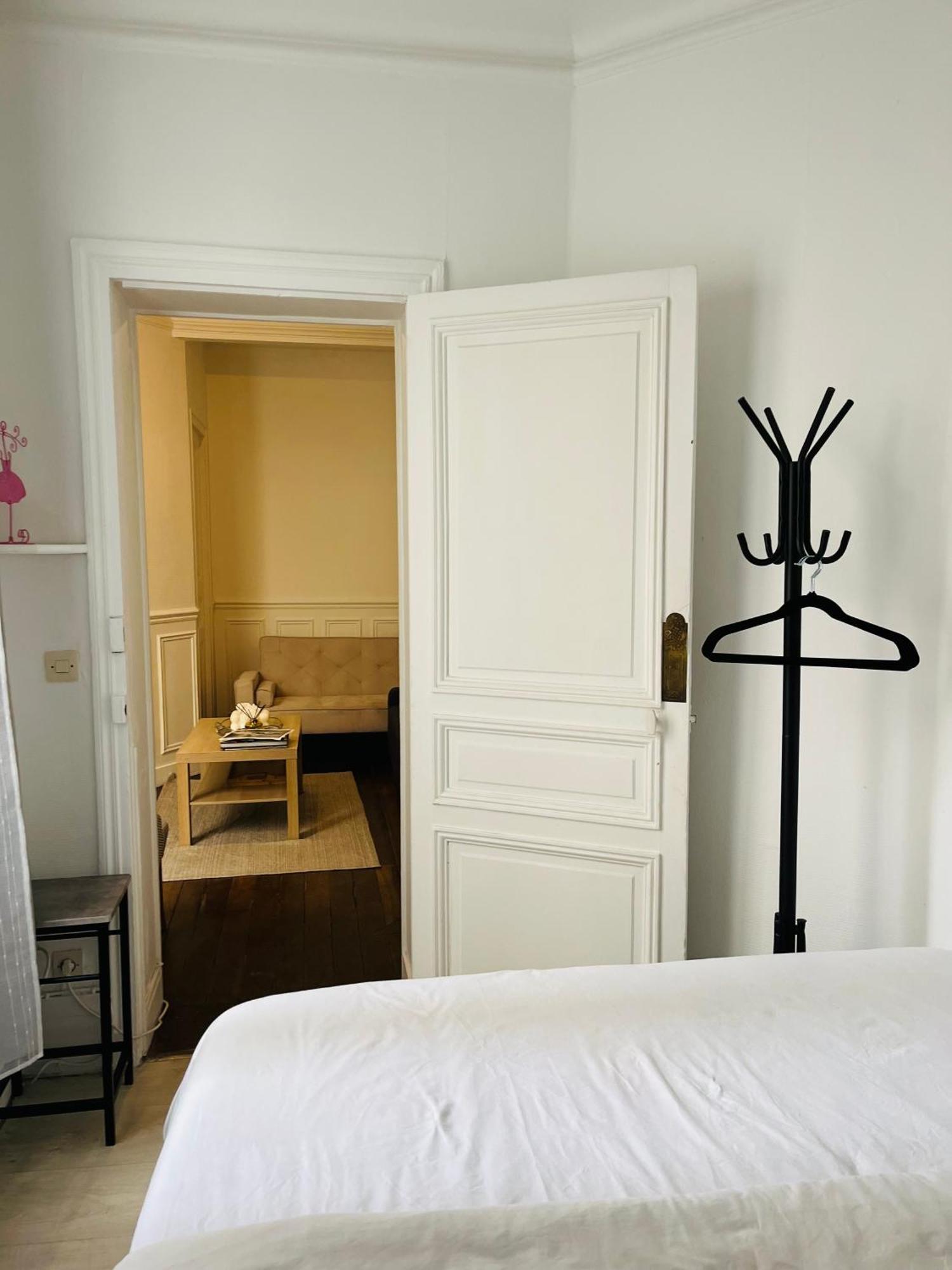 In Montmartre, Paris, Near Sacre-coeur Read Host Profile For Booking * Parigi