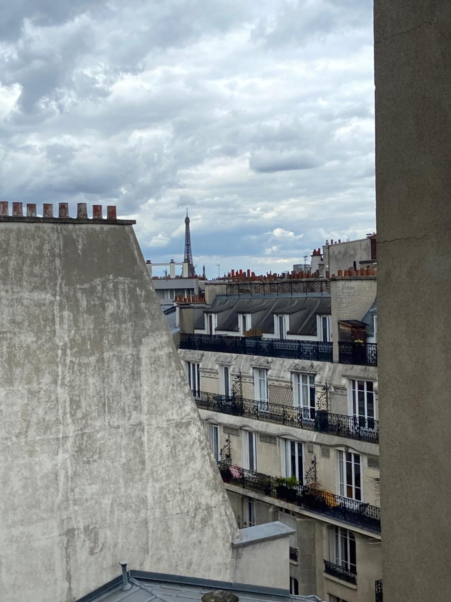 Petit Vue Sur Tour Eiffel * Parigi