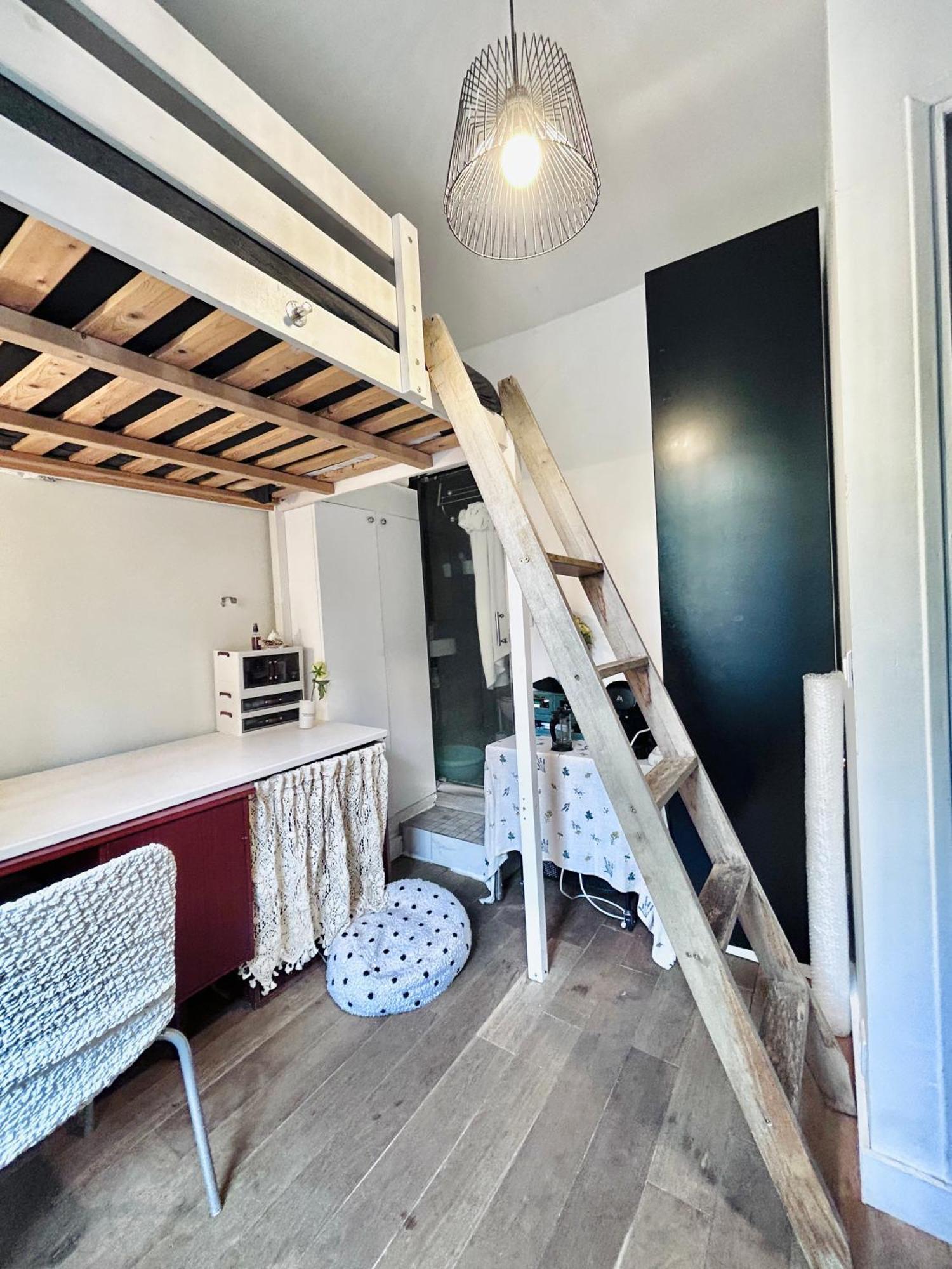 Apartment Studette Pour Etudiante, Proche De La Tour Eiffel Paris