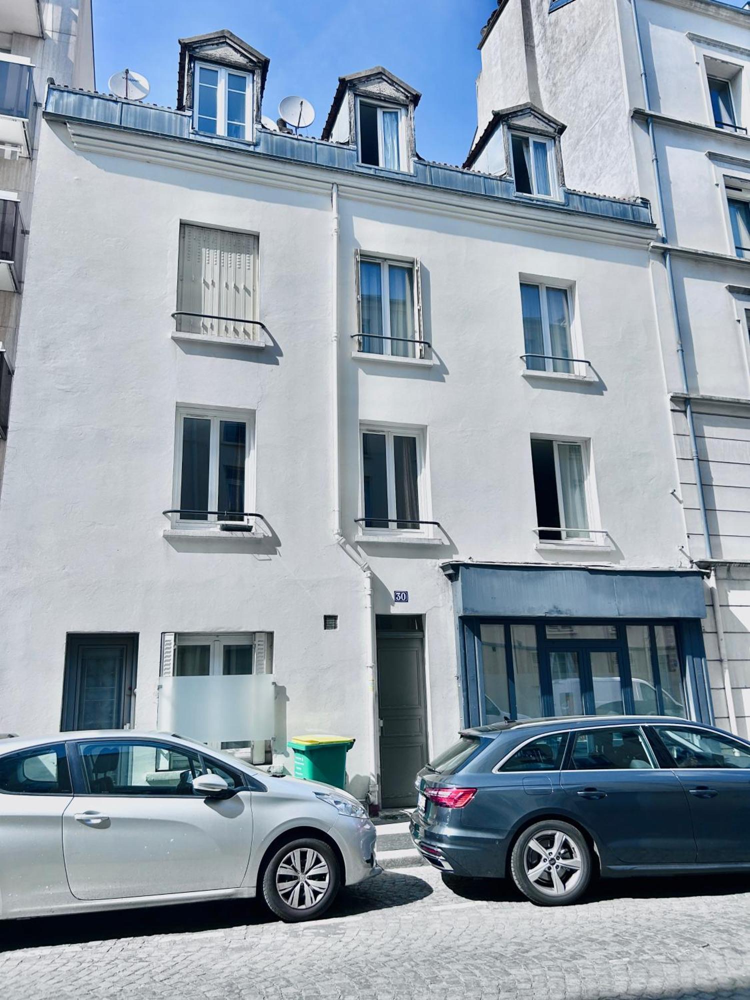Studette Pour Etudiante, Proche De La Tour Eiffel Apartment