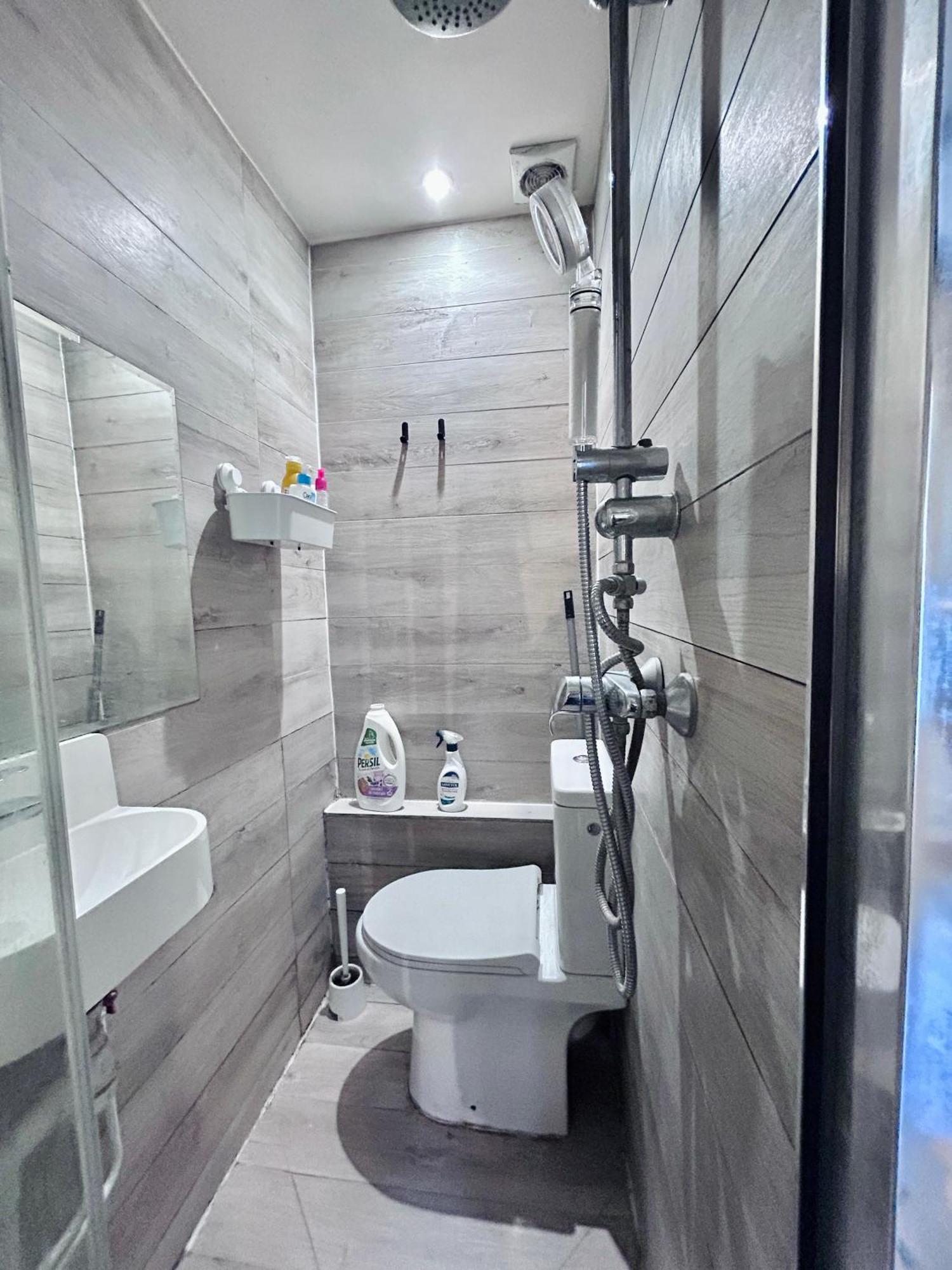 Apartment Studette Pour Etudiante, Proche De La Tour Eiffel Paris