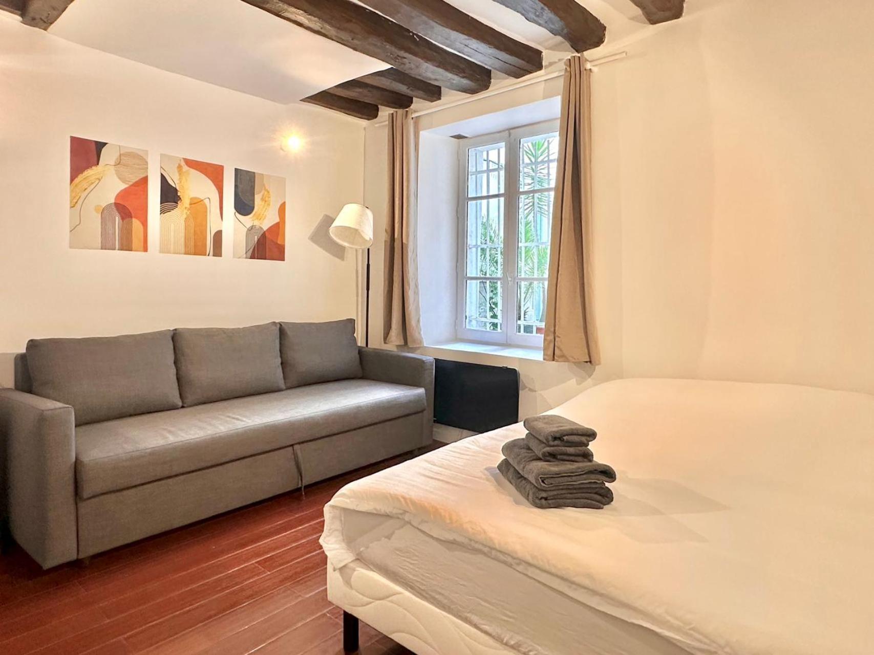 Bed & Breakfast Cozy Near Marais On Rue Trousseau Parigi