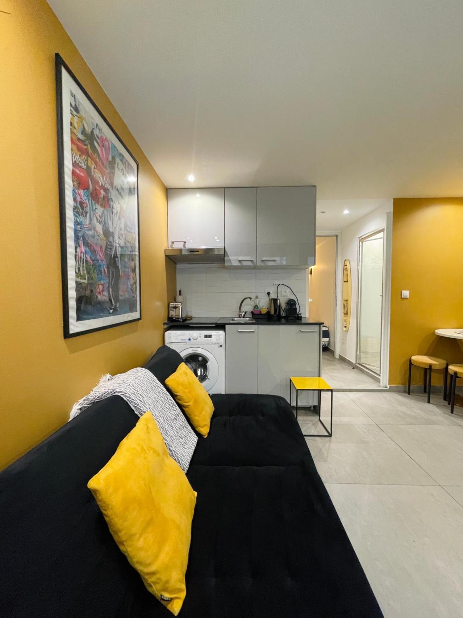 Chic Marais Centre Apartment