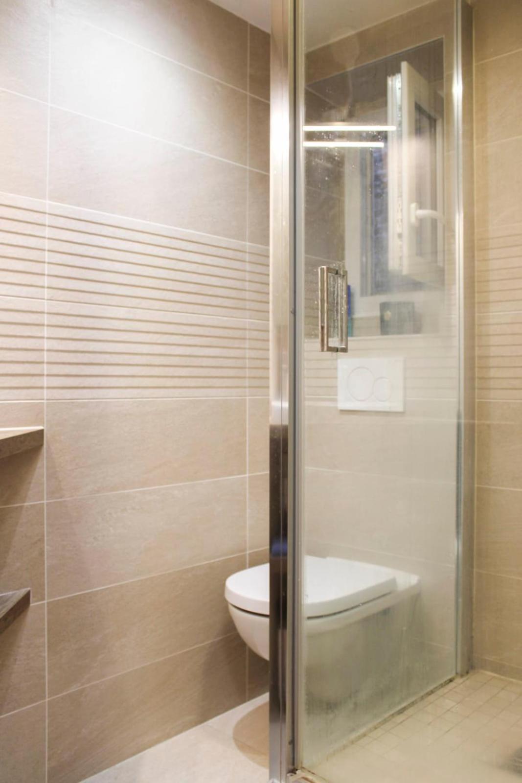 Bright With Balcony Quiet Location Appartamento Parigi