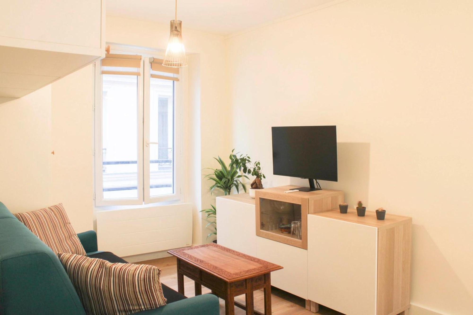 Bright With Balcony Quiet Location Parigi