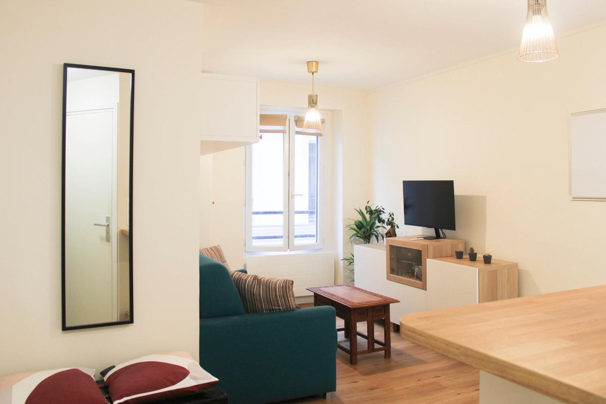 Bright With Balcony Quiet Location *