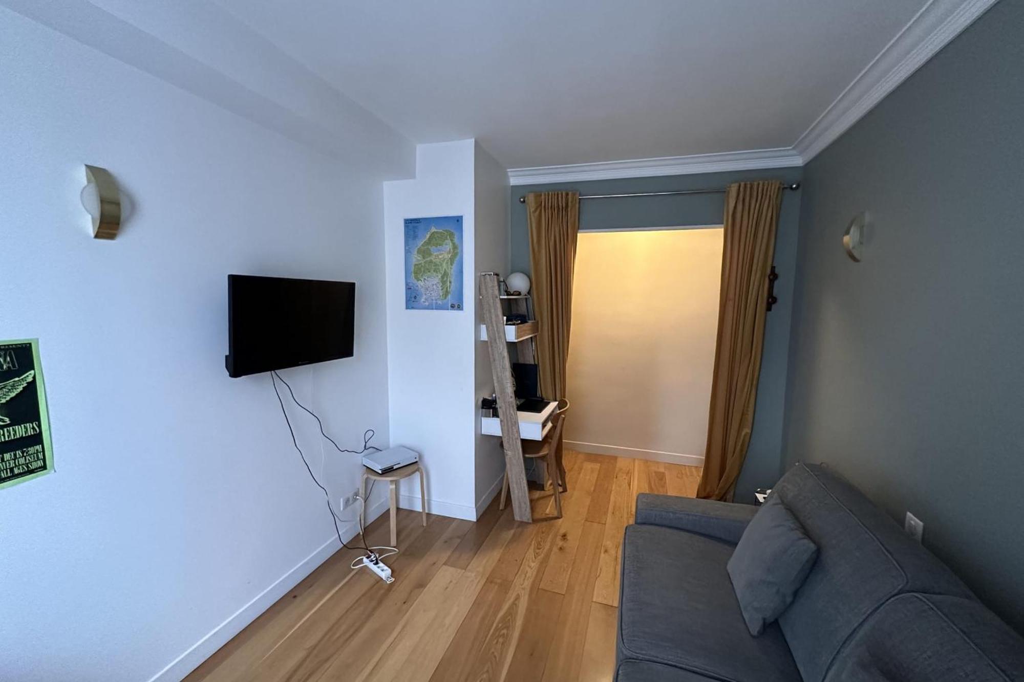 Beautiful T2 With Balcony - Near Parc Clichy * Parigi