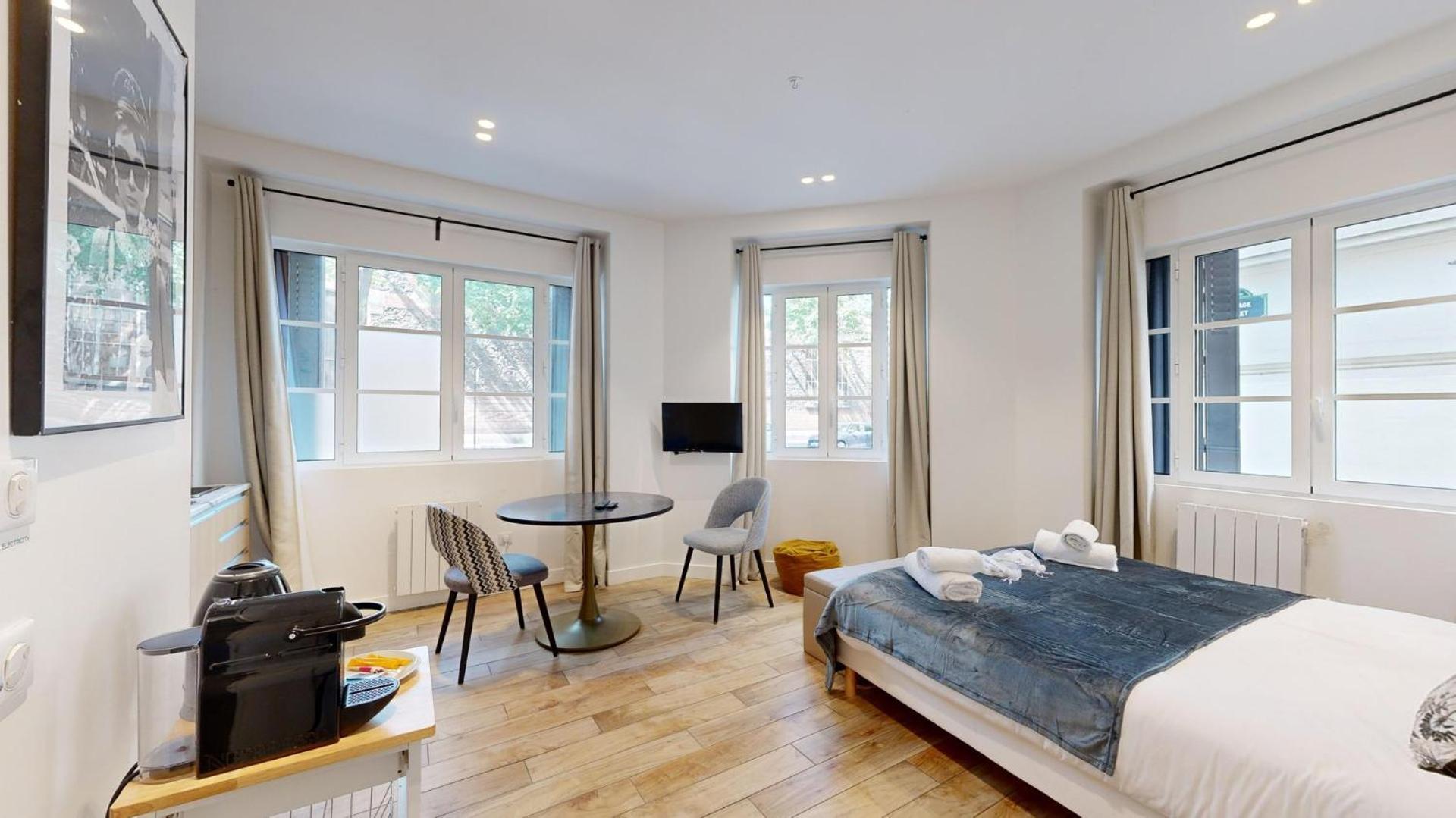 Bluestay 26 - Charmant Studio A *