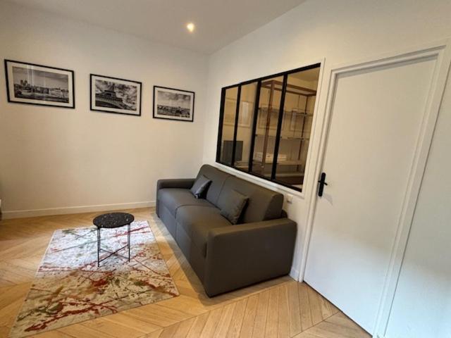 Contemporain Republique - Temple Apartment Paris