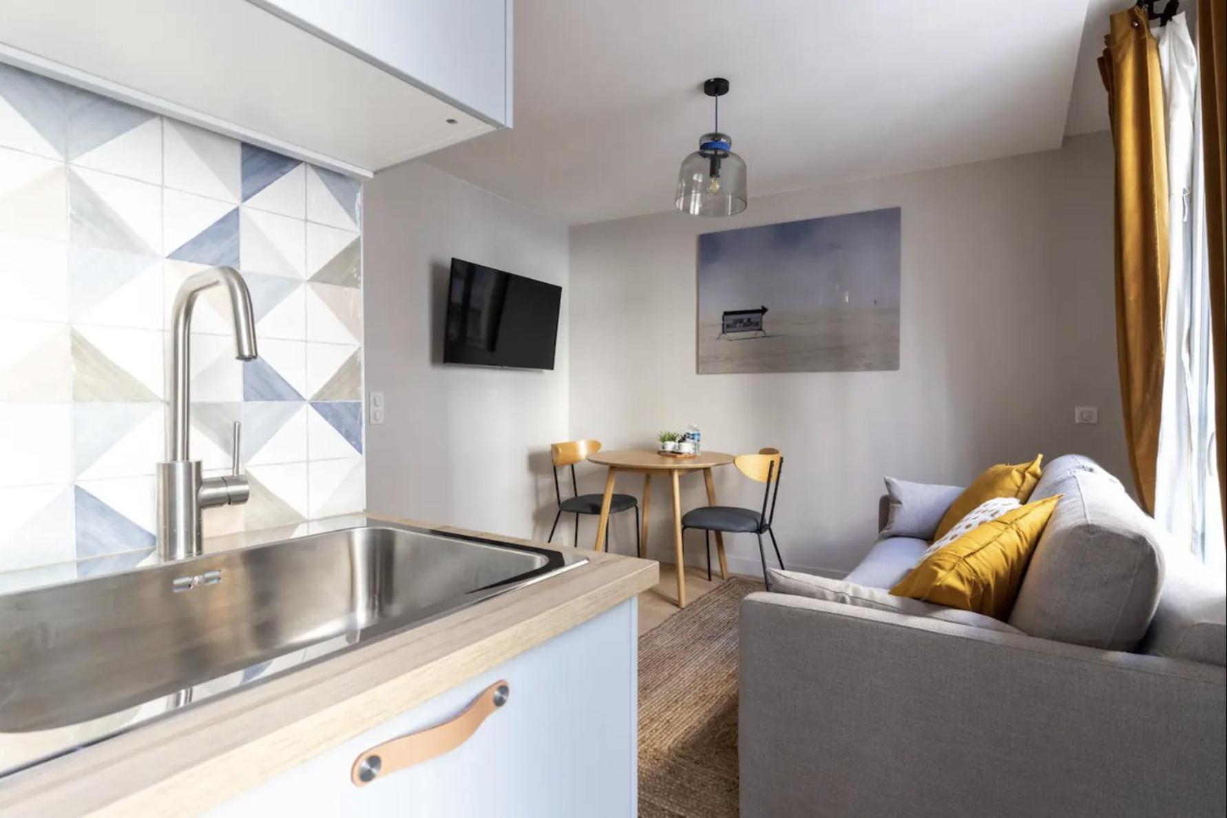 Enchanting Parisian Appartamento