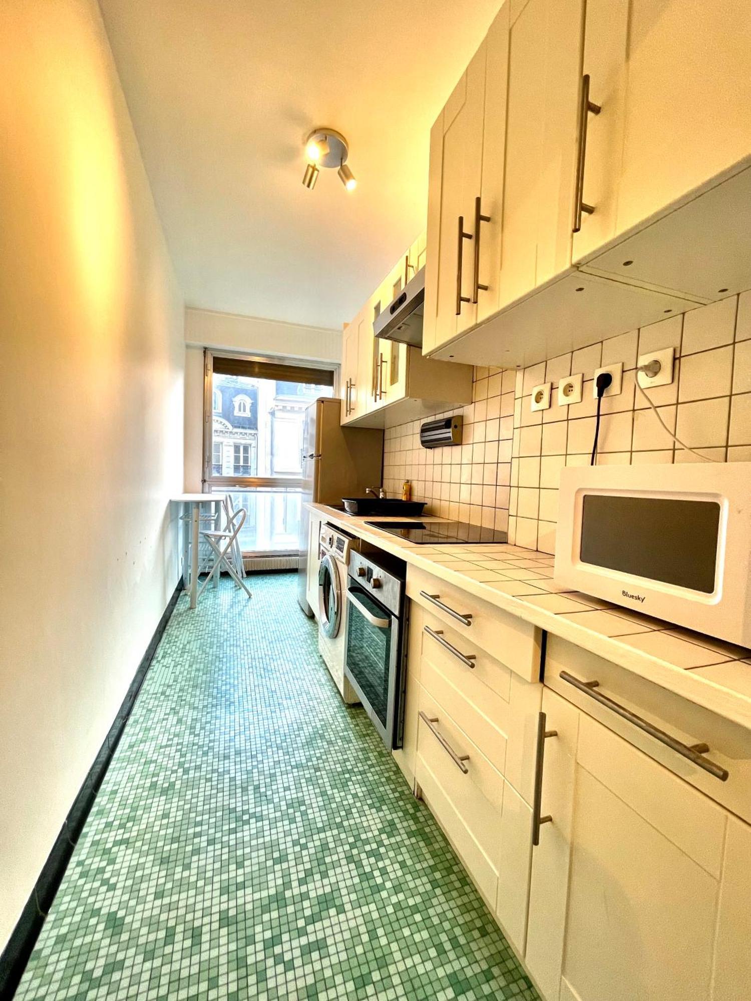 Apartment Champs Elysees 4 Paris