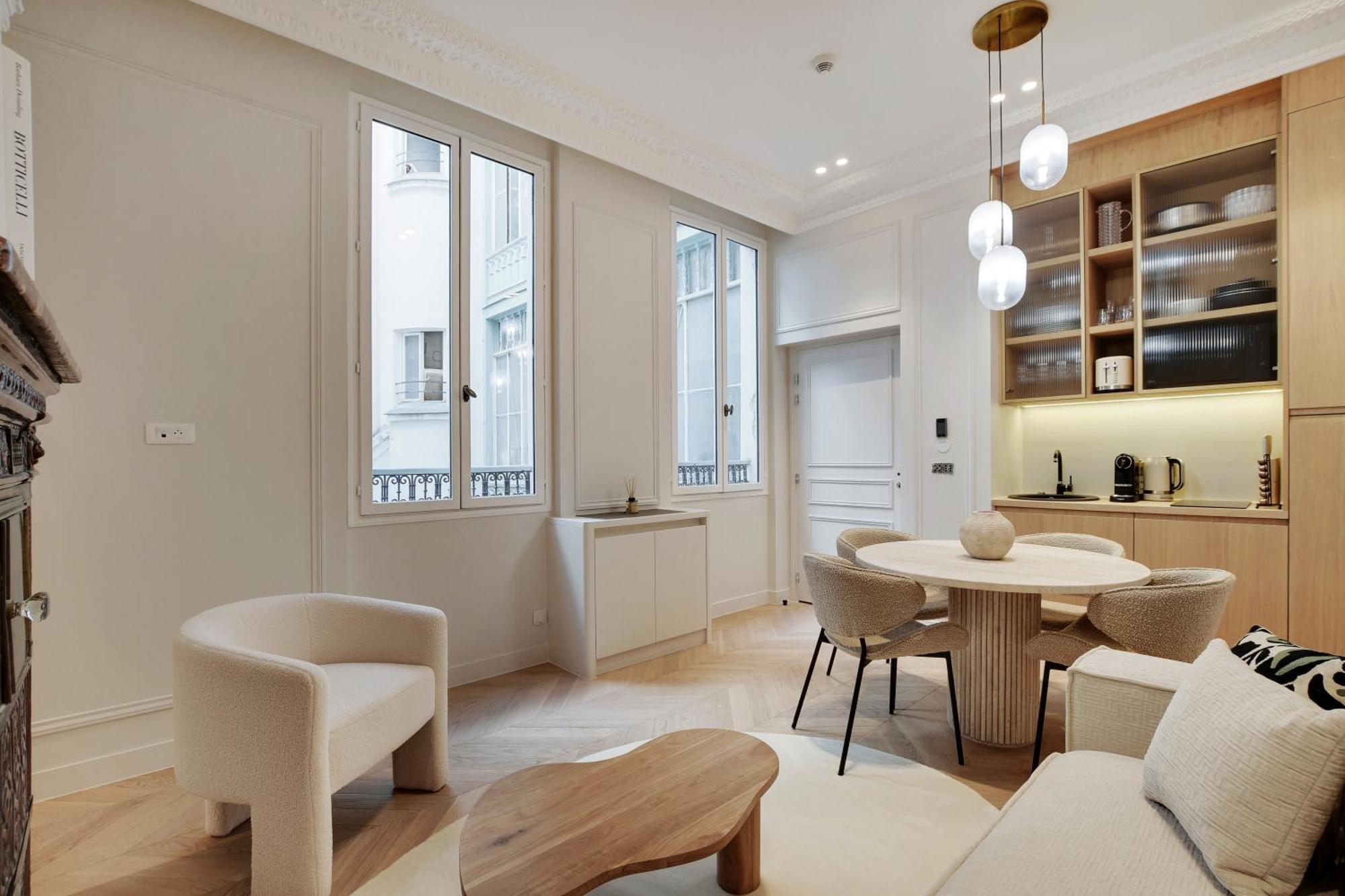 Maison Galante's With Services In La Madeleine - Opera