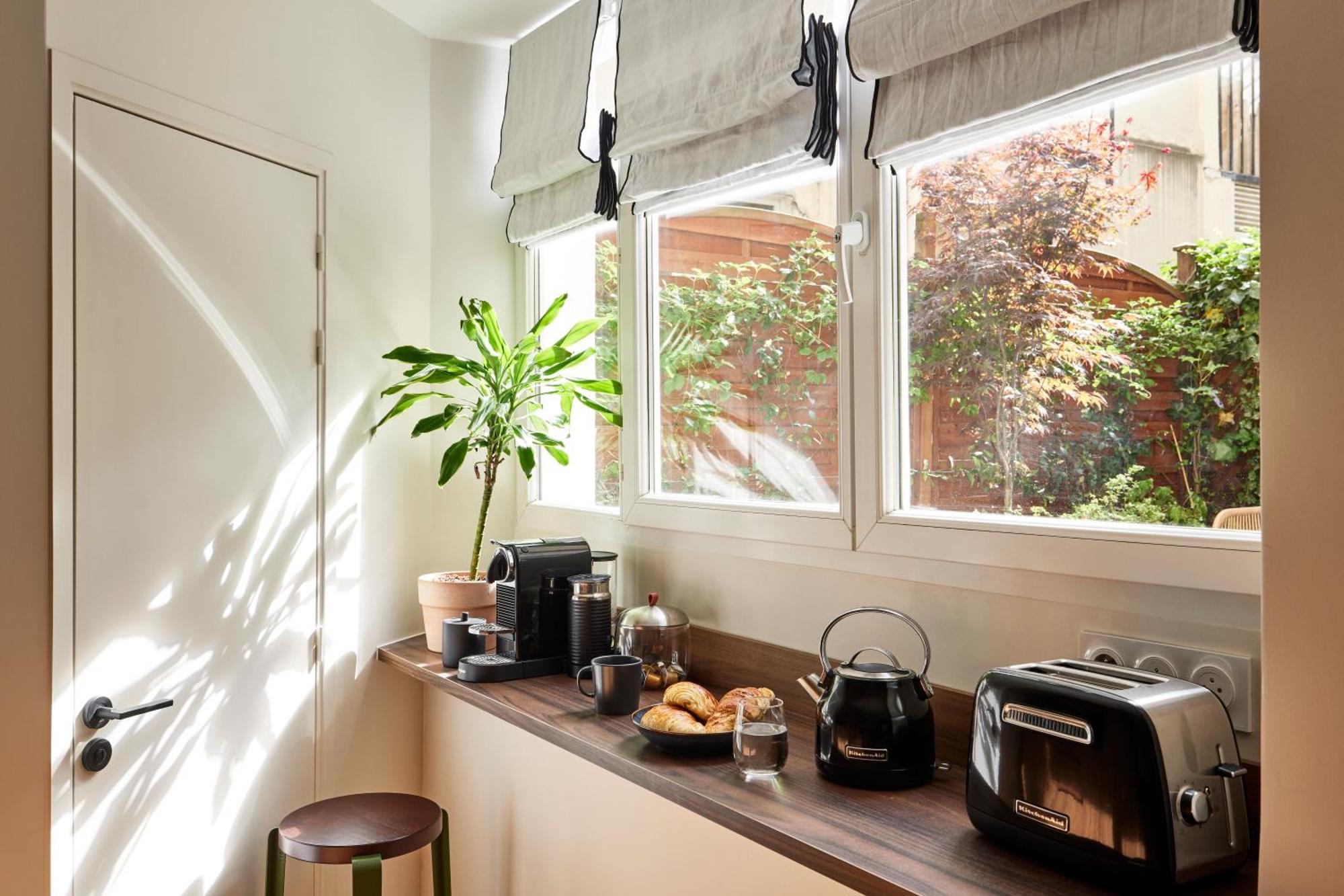 Stylish 2br & 2ba With Private Terrace * Paris
