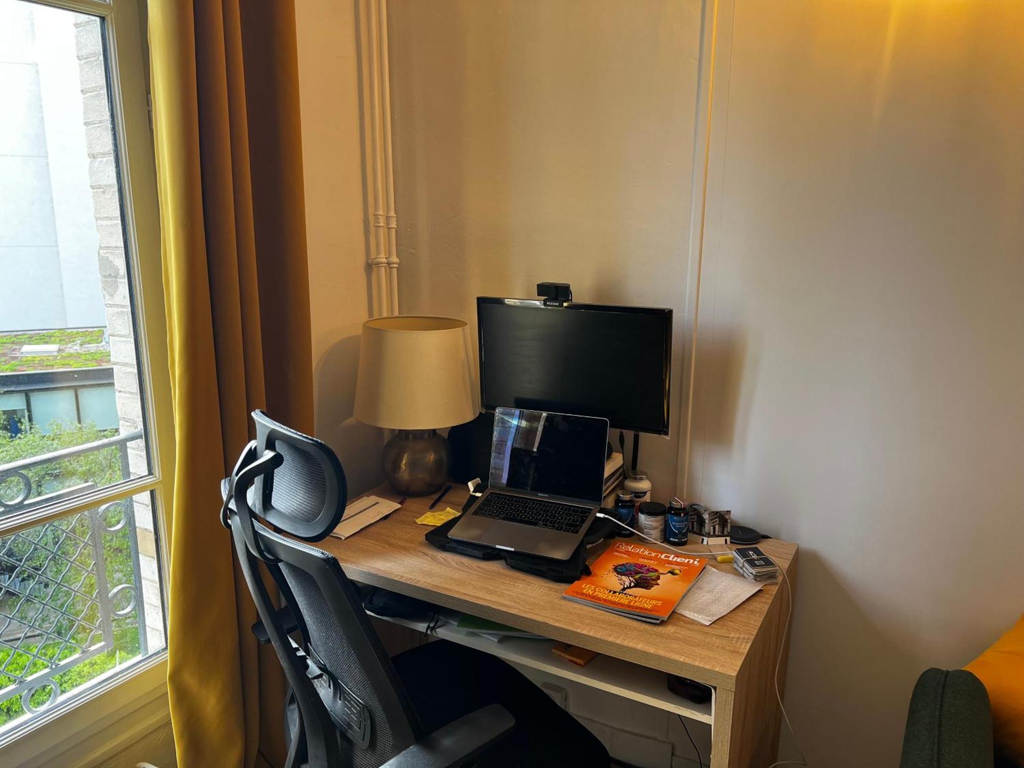 Un A Cote De La Cite Florale Parigi