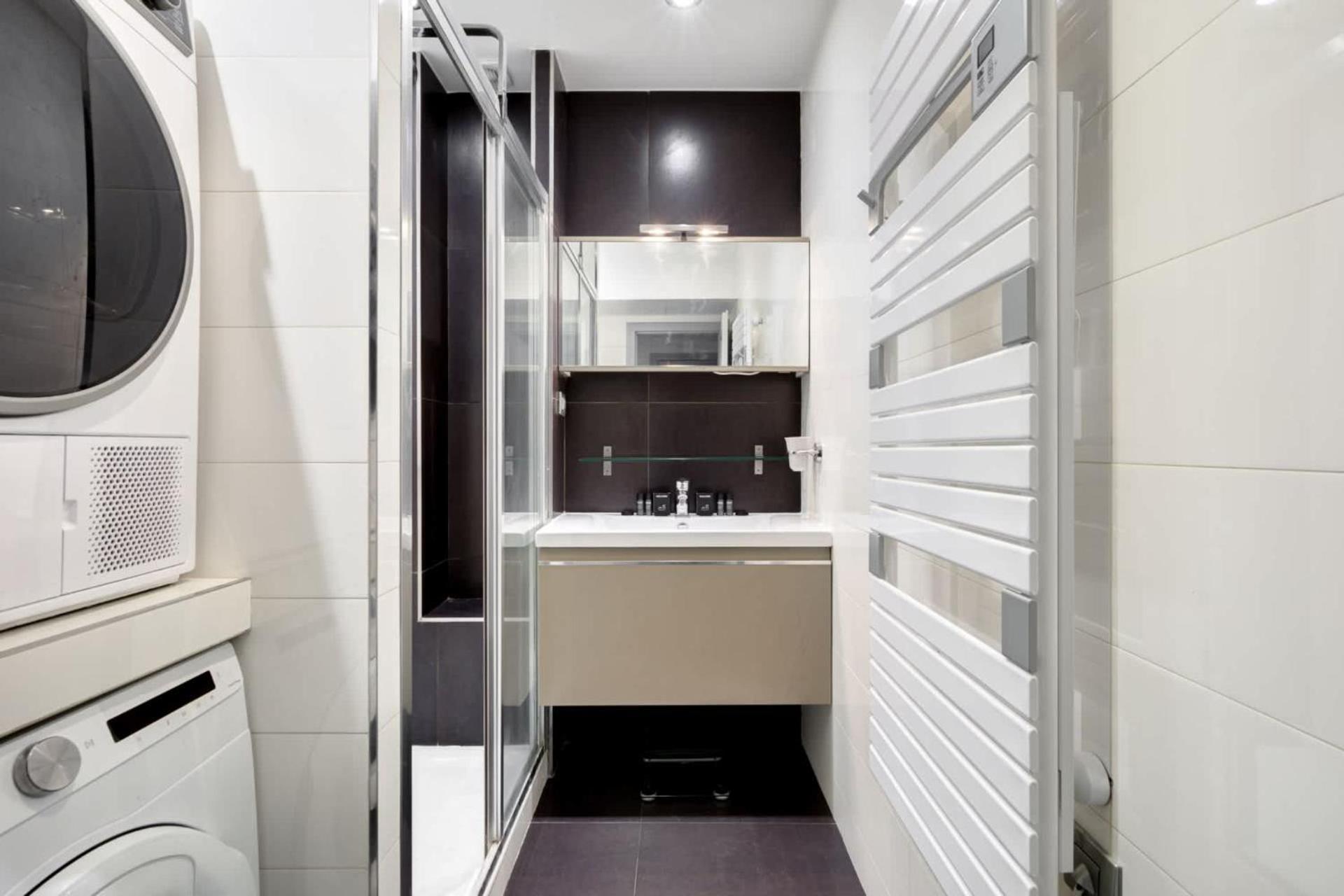 Moderne Avec Cuisine Equipee Et Balcon Appartamento Parigi