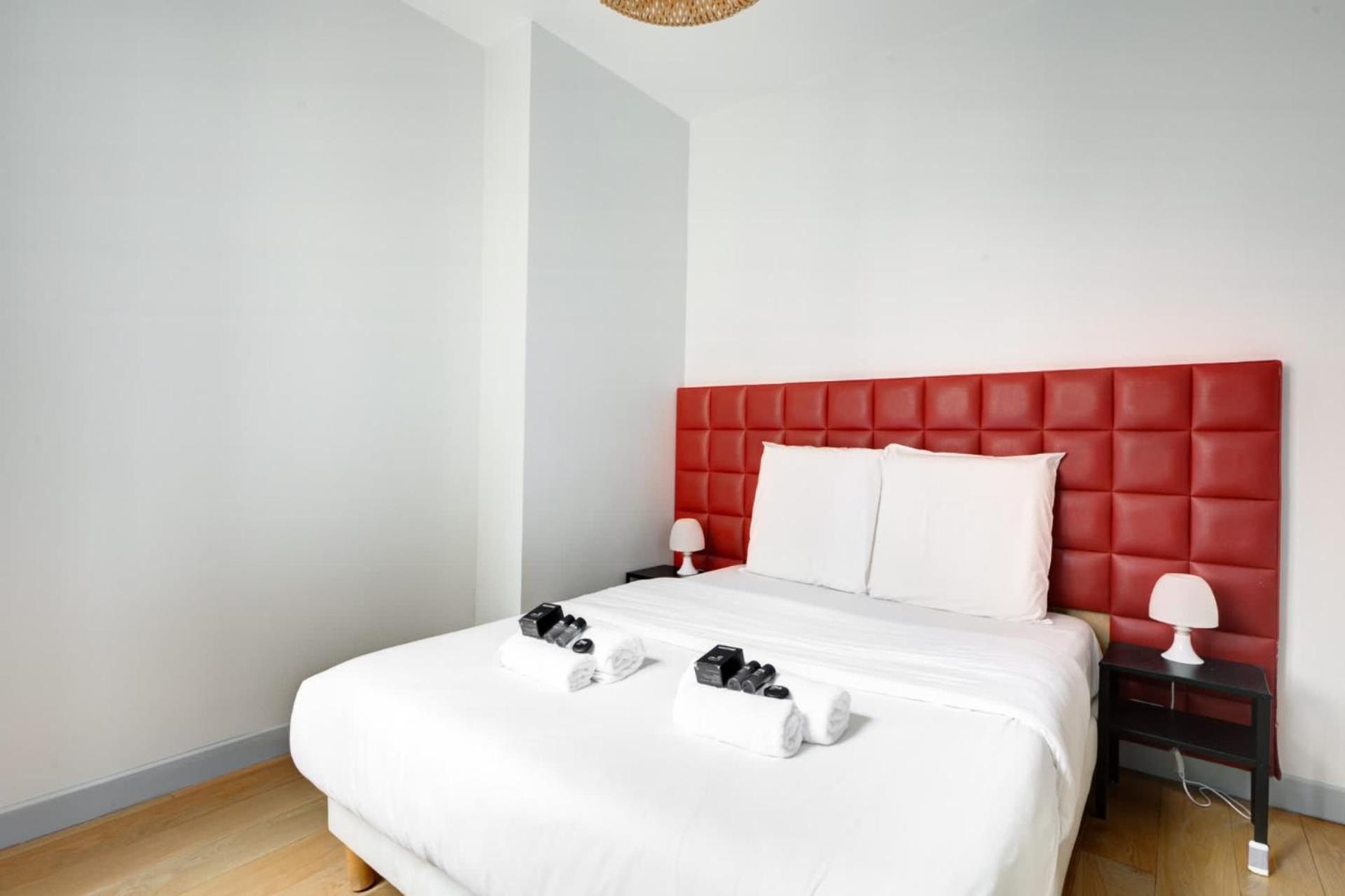 Moderne Avec Cuisine Equipee Et Balcon