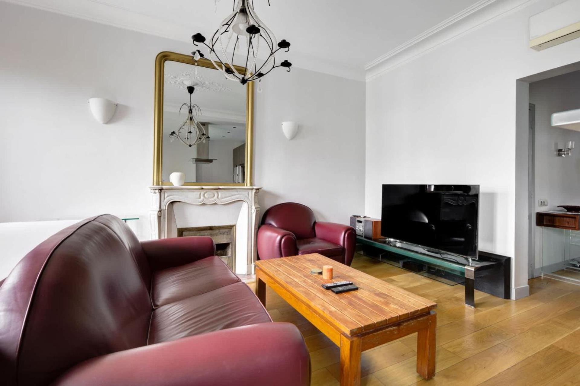Moderne Avec Cuisine Equipee Et Balcon *
