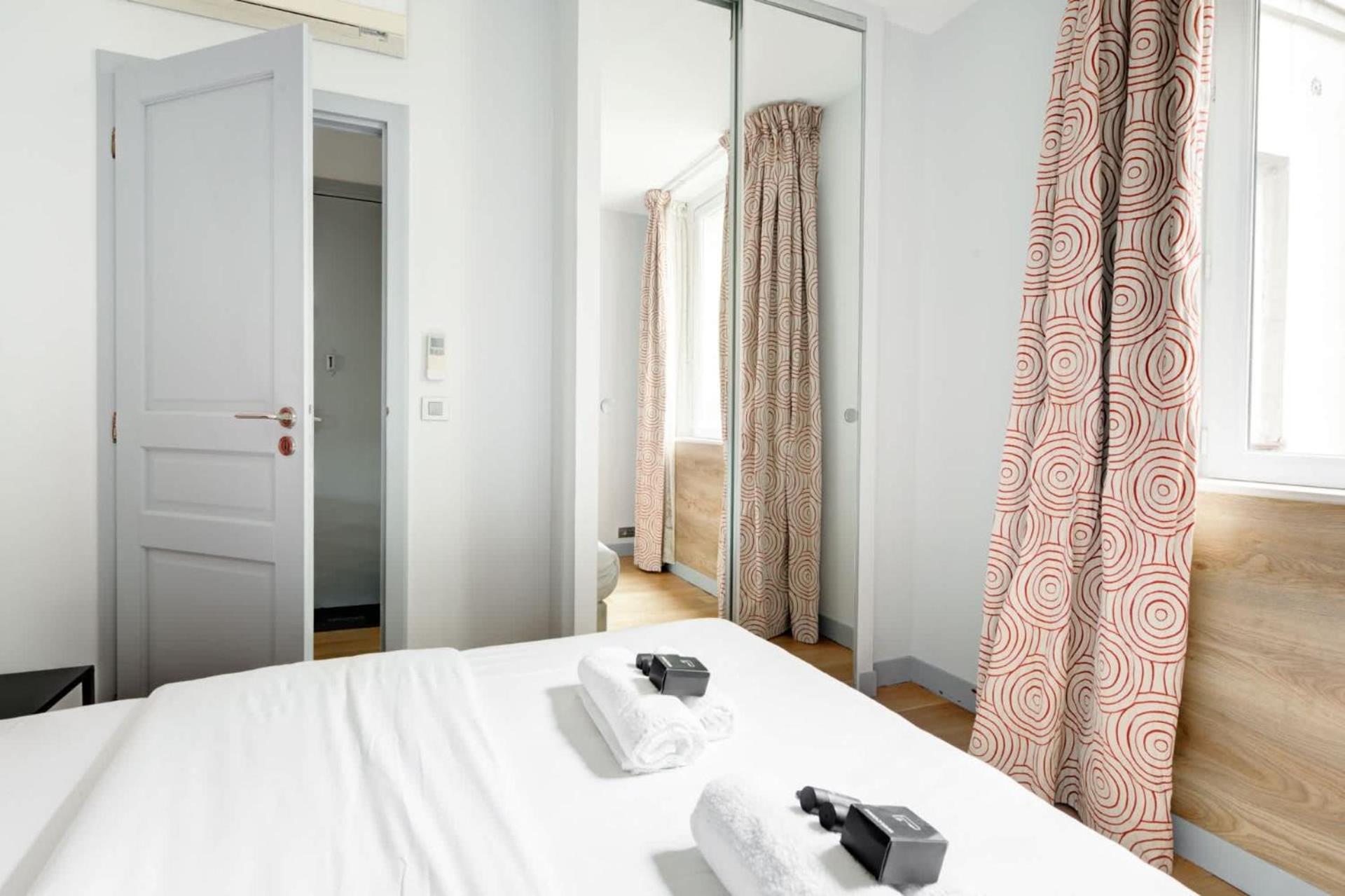 Moderne Avec Cuisine Equipee Et Balcon *