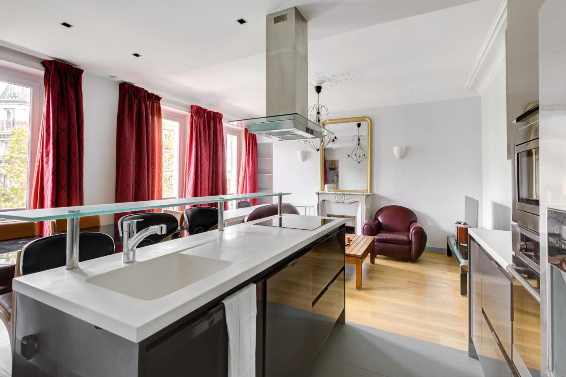 Moderne Avec Cuisine Equipee Et Balcon * Parigi