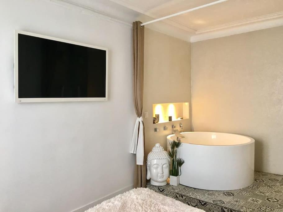 Appartamento Confort Relaxant Gare Du Nord Barbes Parigi