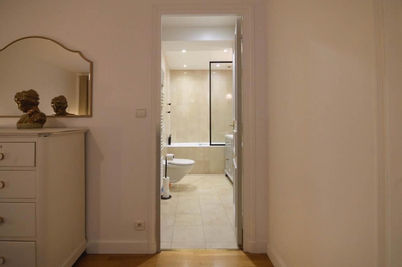 Apartment Le Regal Elysees Paris