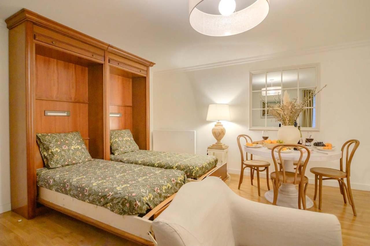 Apartment Le Regal Elysees Paris