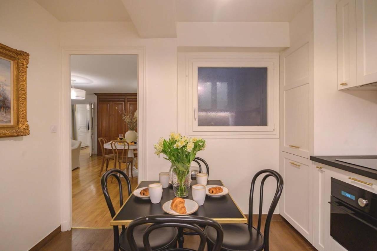 Apartment Le Regal Elysees Paris