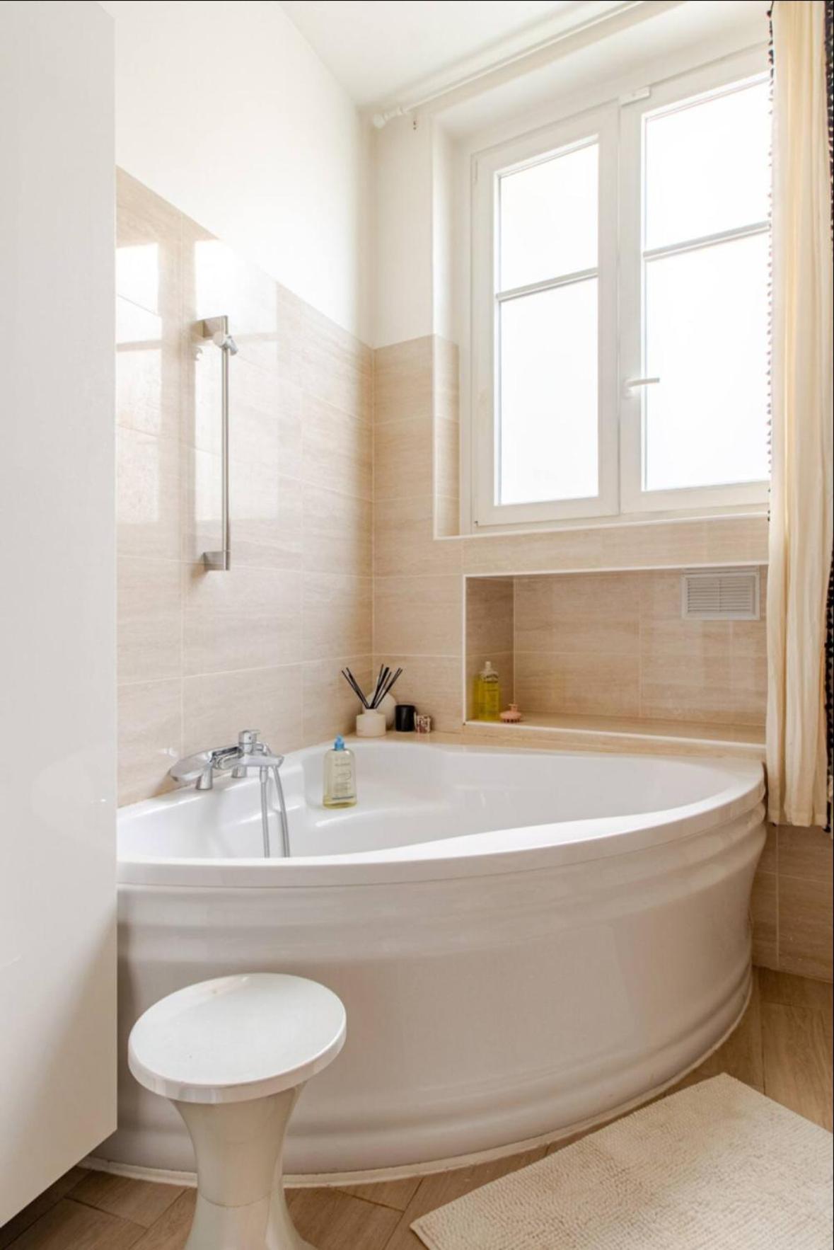 Very Chic Next To Trocadero And Eiffel Tower *