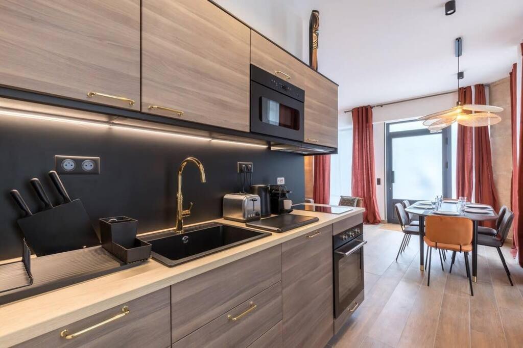 Apartment Republique Bastille Chic & Design 6p 2br Paris