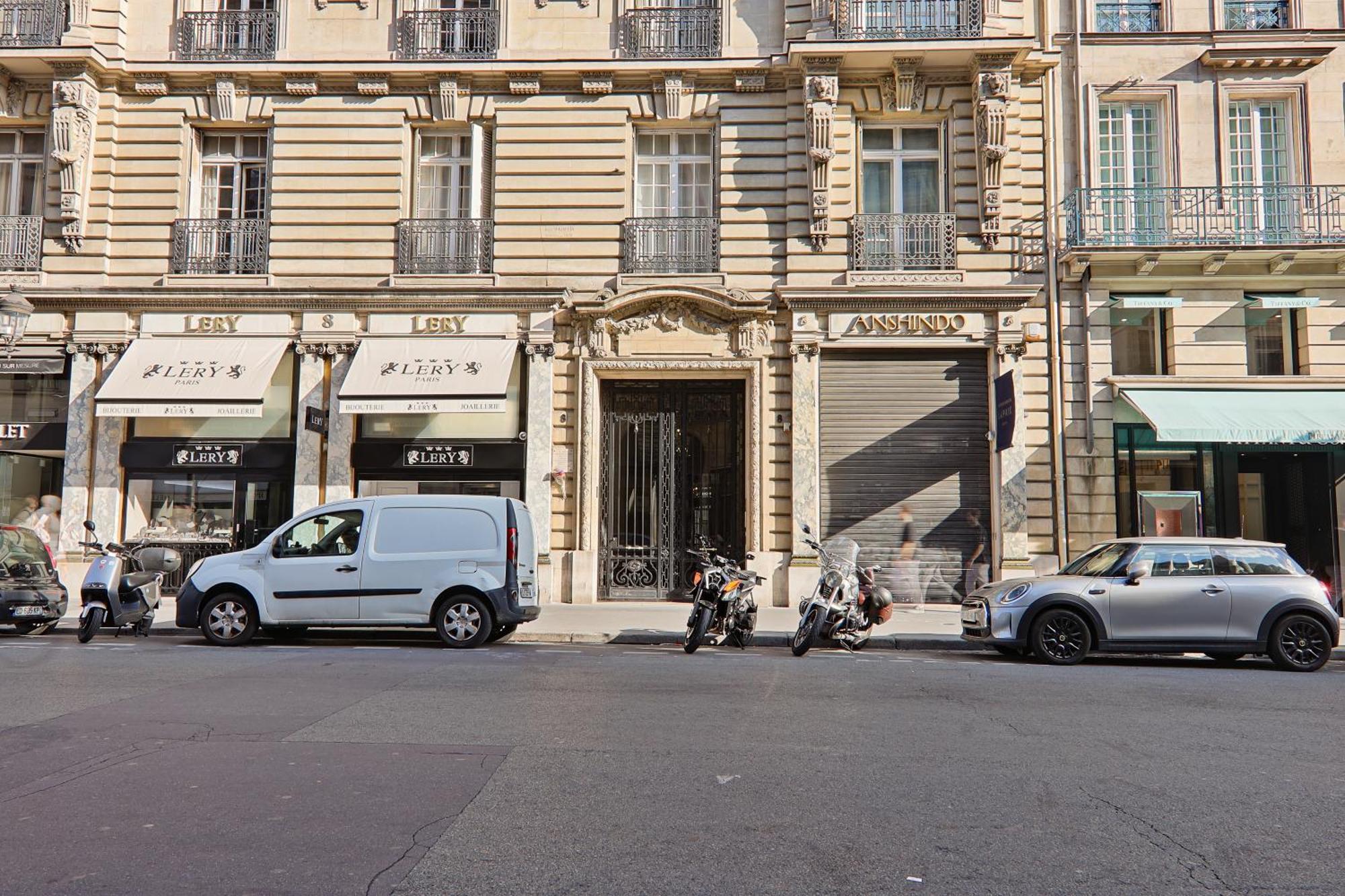 Quartier Rue De La Paix Free Netflix * Parigi