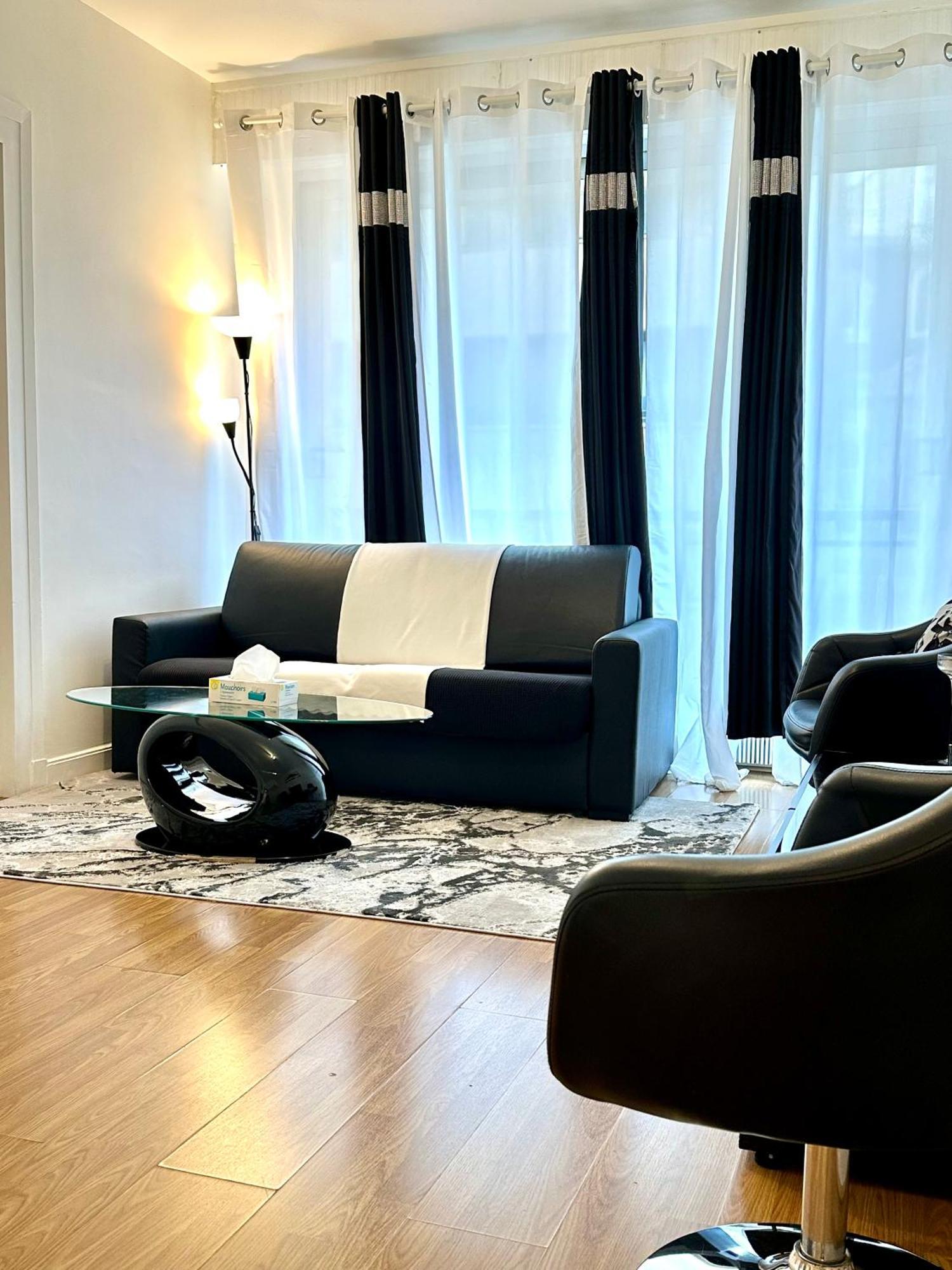 Apartment Champs Elysees 4 *