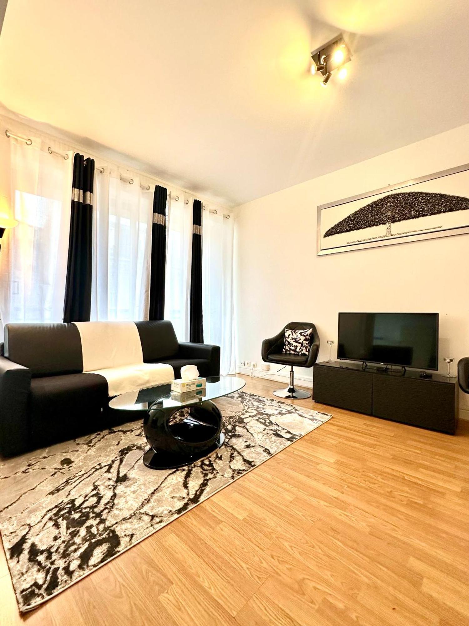 Champs Elysees 4 Apartment