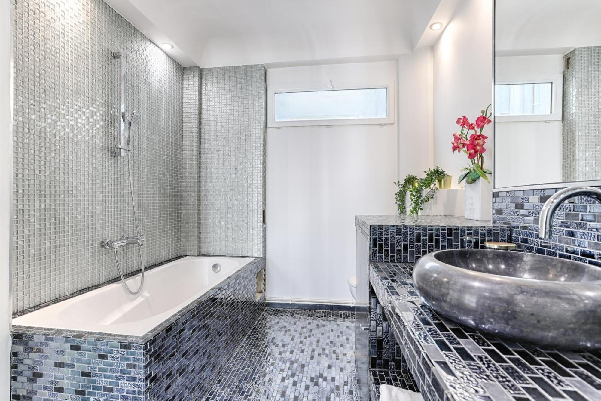 Duplex A Deux Pas Des Champs Elysee Appartamento Parigi