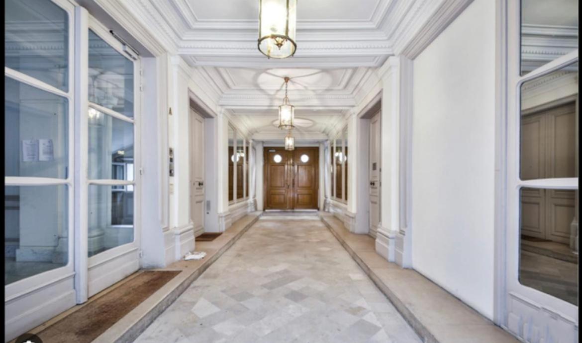 Avenue Montaigne Apartment Paris