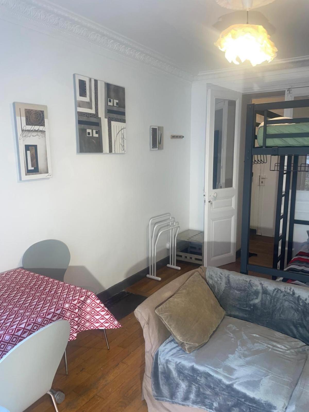Hostel Privees Dans Un De 2 Pieces A 13e