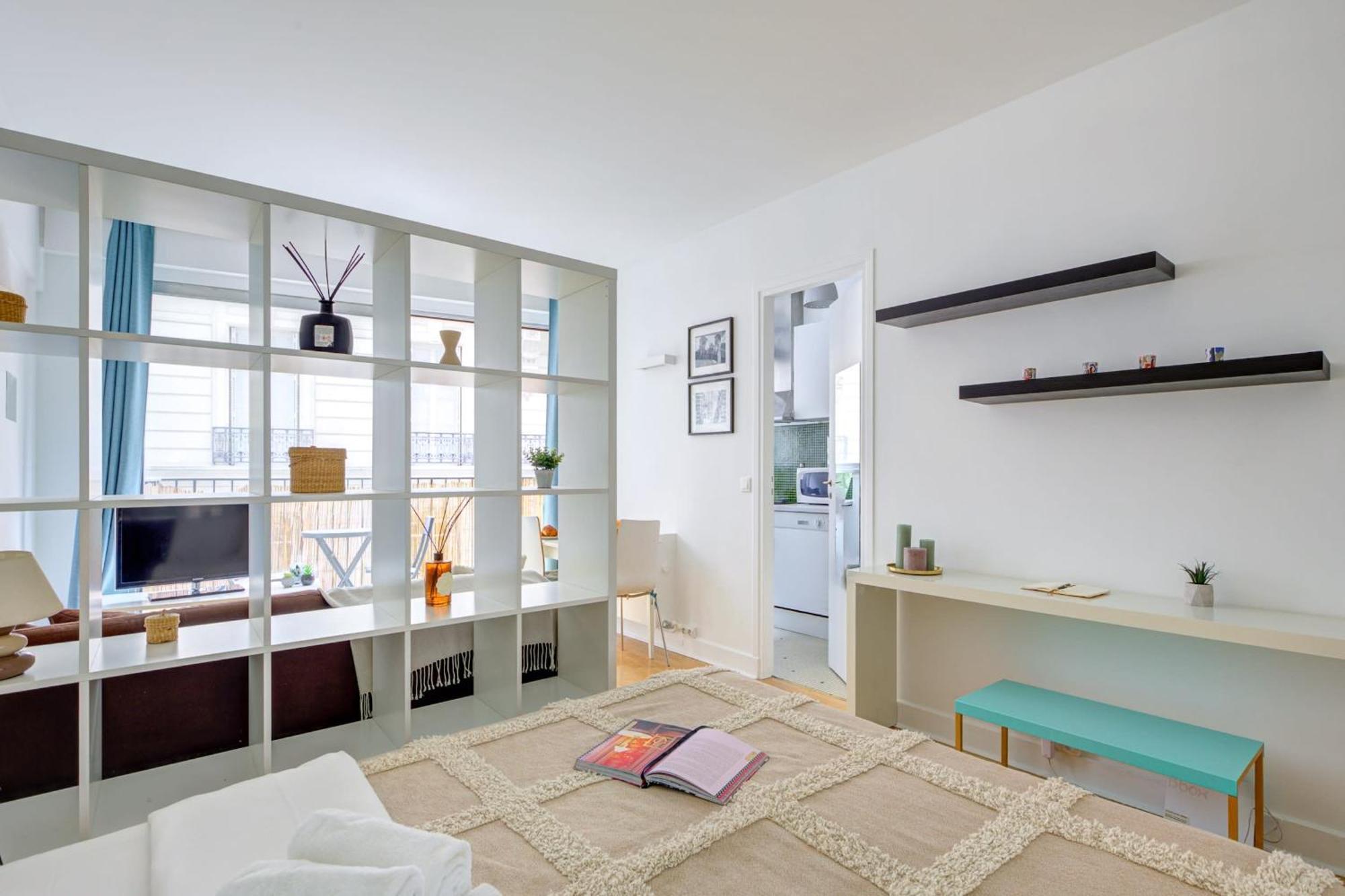 St Germain & Le Bon Marche With Balcony - Cityapartmentstay Parigi