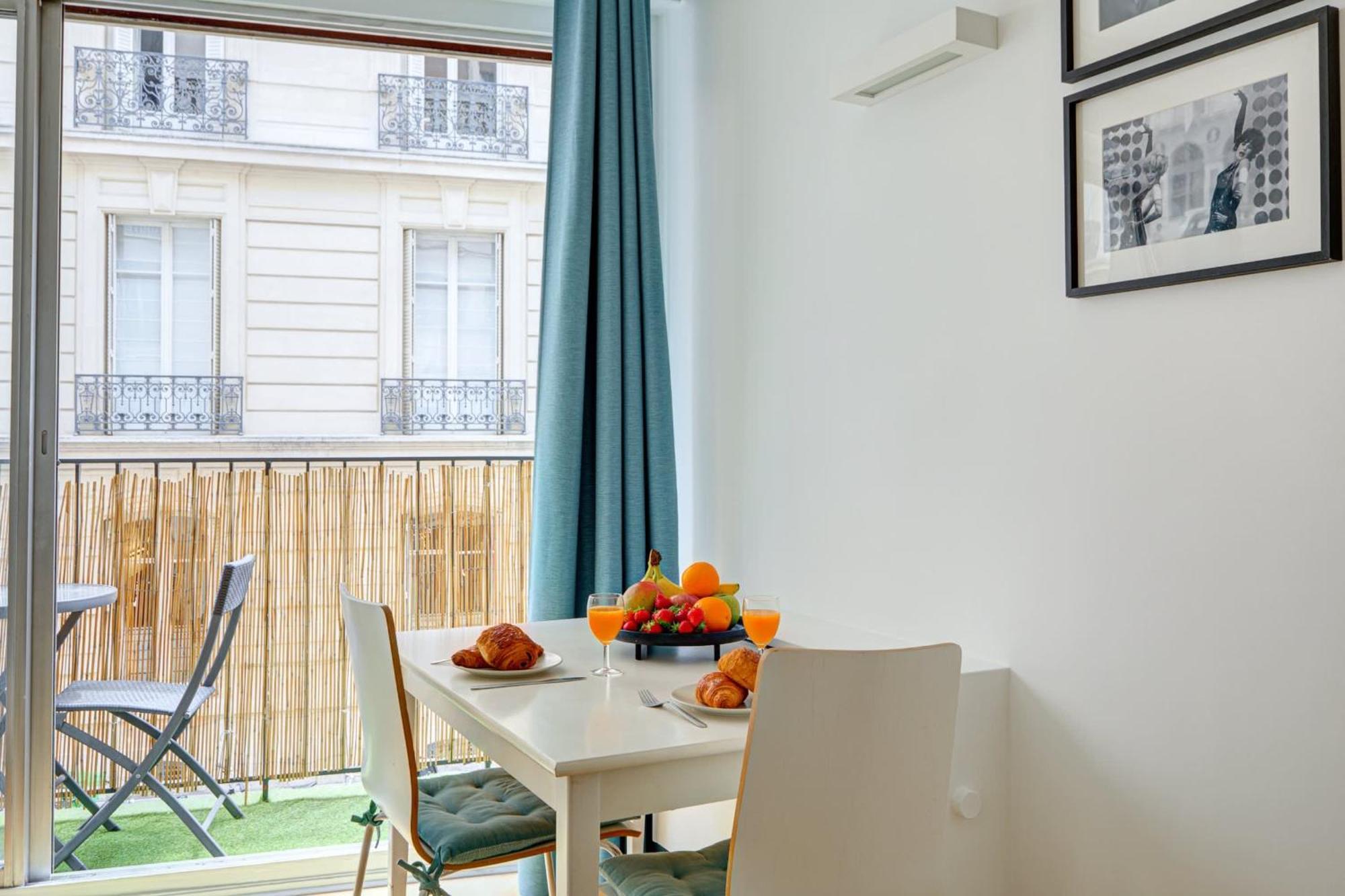 St Germain & Le Bon Marche With Balcony - Cityapartmentstay * Parigi