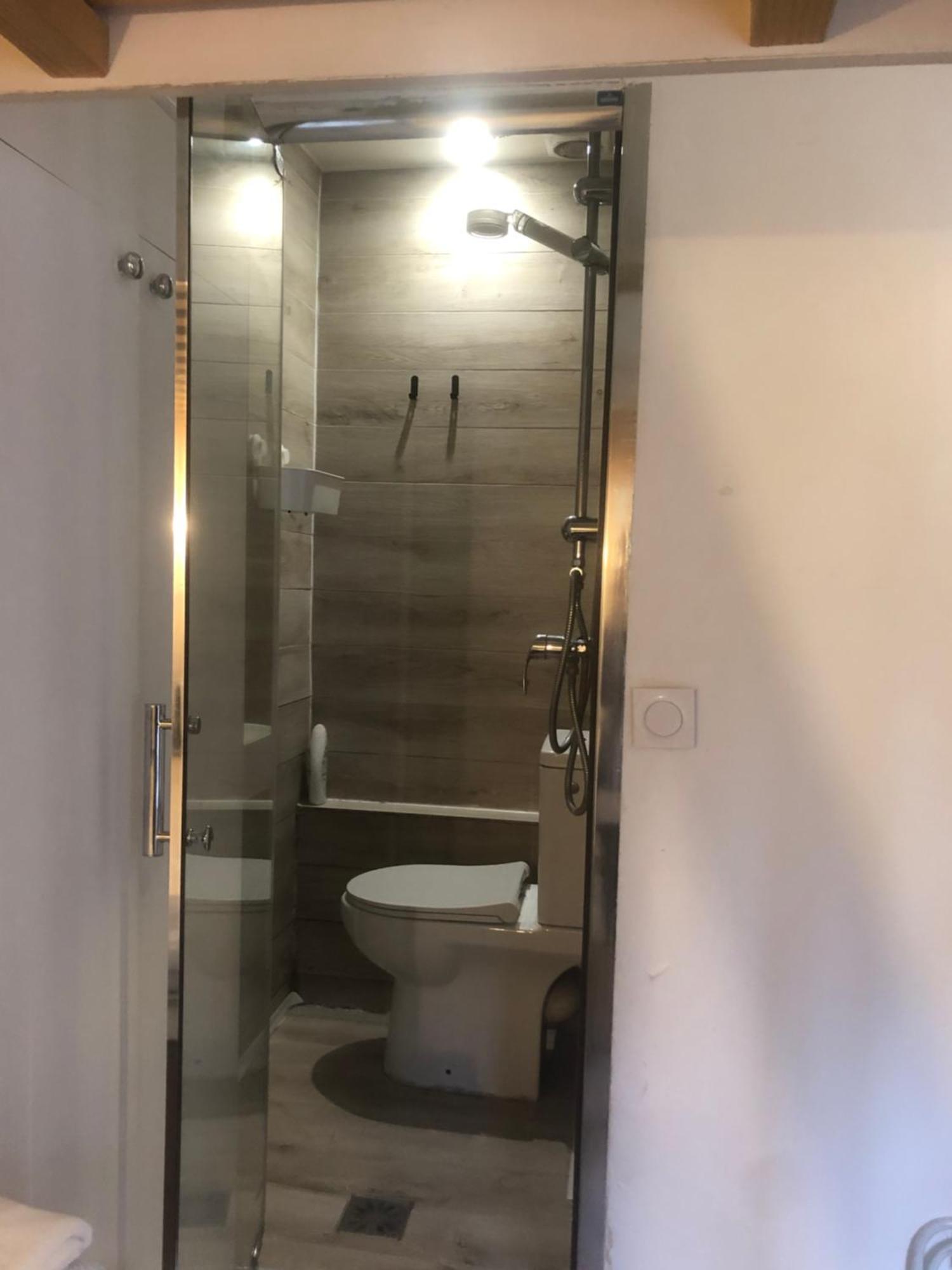 Apartment Studette Pour Etudiante, Proche De La Tour Eiffel Paris