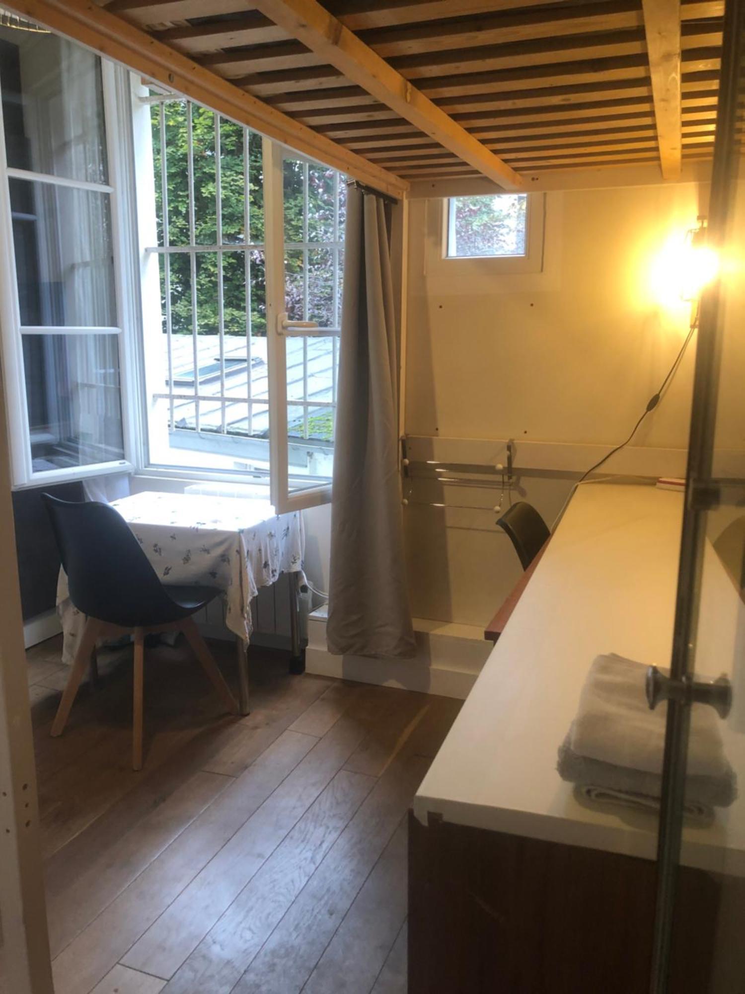 Apartment Studette Pour Etudiante, Proche De La Tour Eiffel Paris
