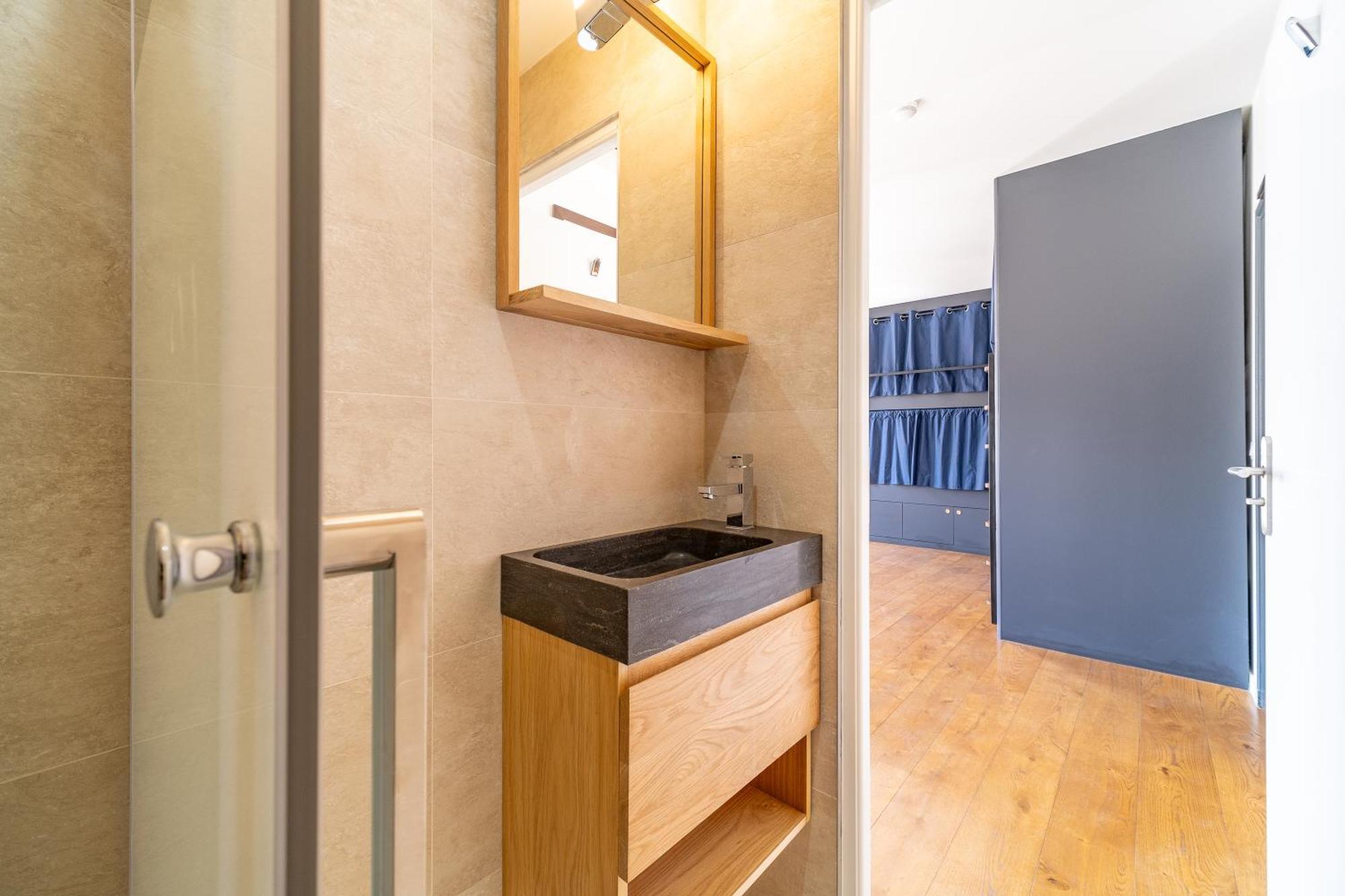 Fraternity-hotel Paris